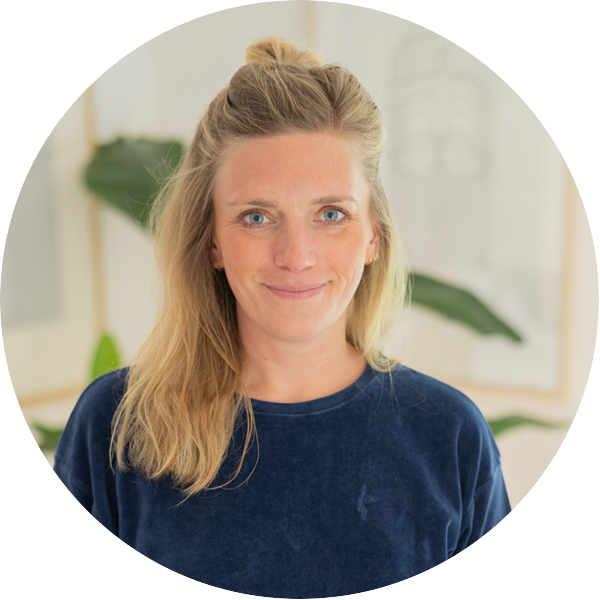 FUXBAU Team - Isi hilft dir bei all deinen Fragen im Kundensupport weiter