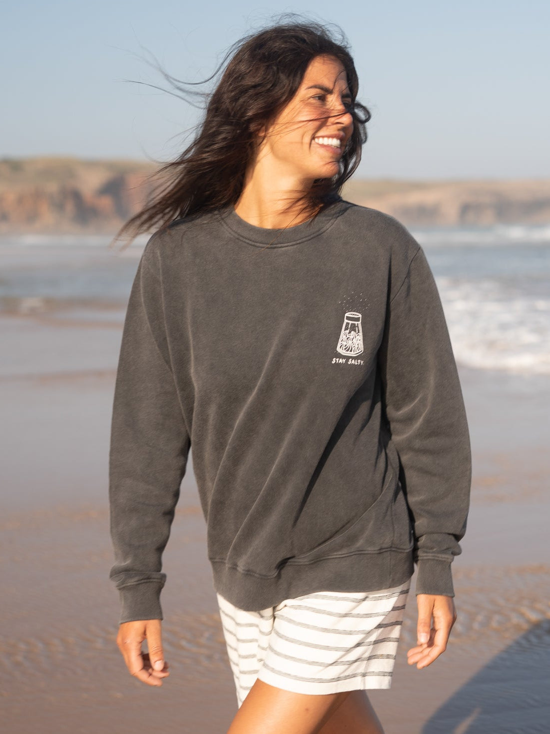 Salzschwarzer Frauen Sweater mit Stay Salty Print
