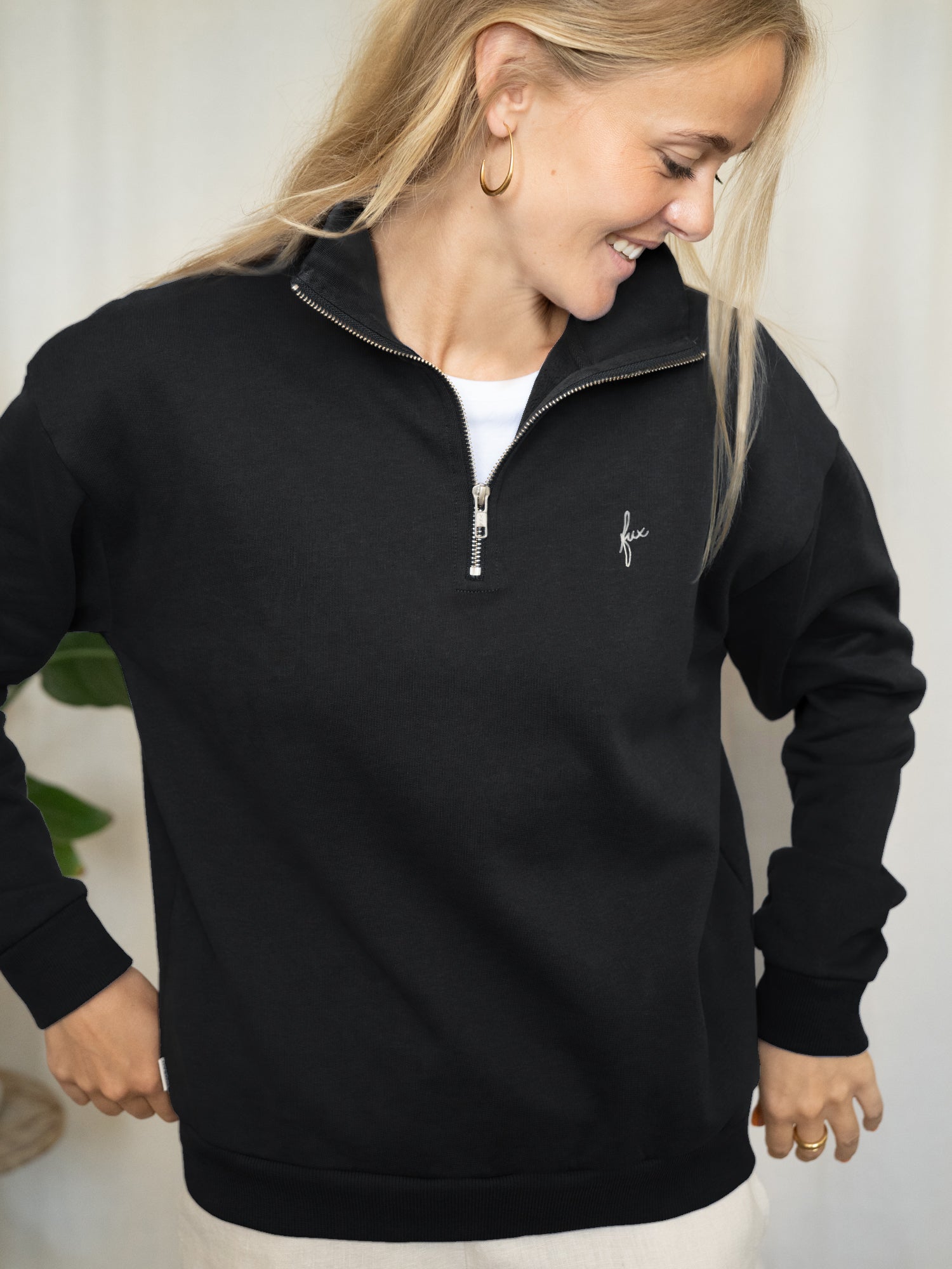 Nachhaltiger Frauen Half Zip Sweater in Schwarz aus Bio-Baumwolle – fair produziert in Portugal