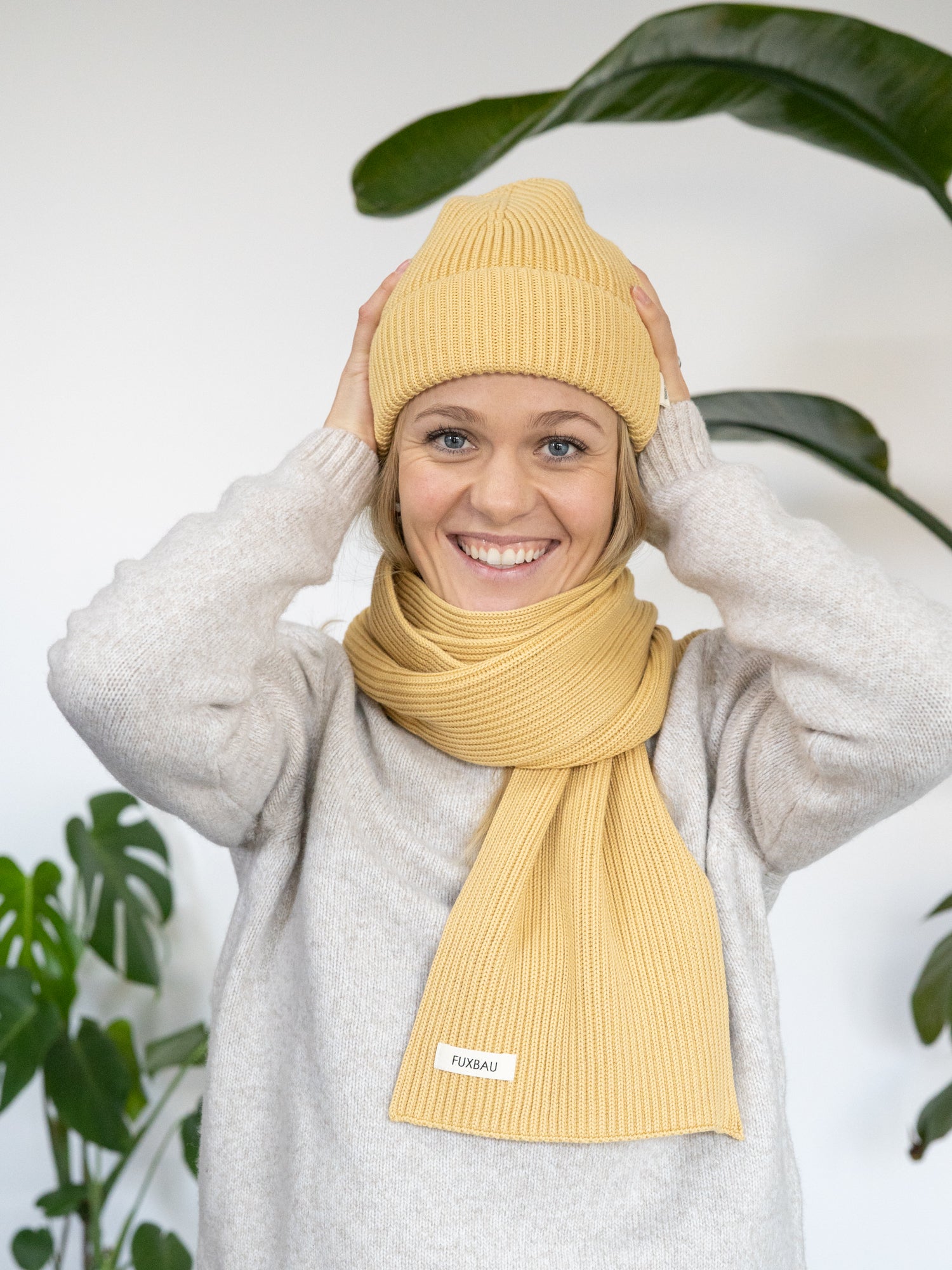 FUXBAU Fair Fashion 4Seasons Strickwaren Bundle bestehend aus Mütze und Schal in Gelb aus 100% Biobaumwolle.