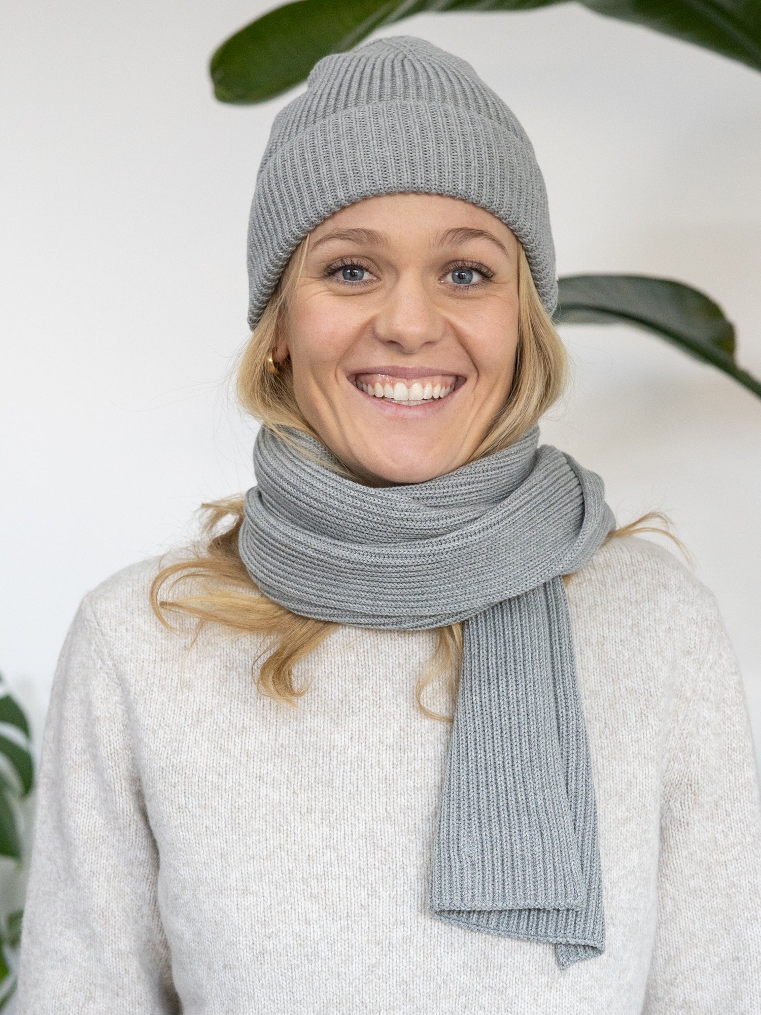 FUXBAU Fair Fashion 4Seasons Strickwaren Bundle bestehend aus Mütze und Schal in grau aus 100% Biobaumwolle.