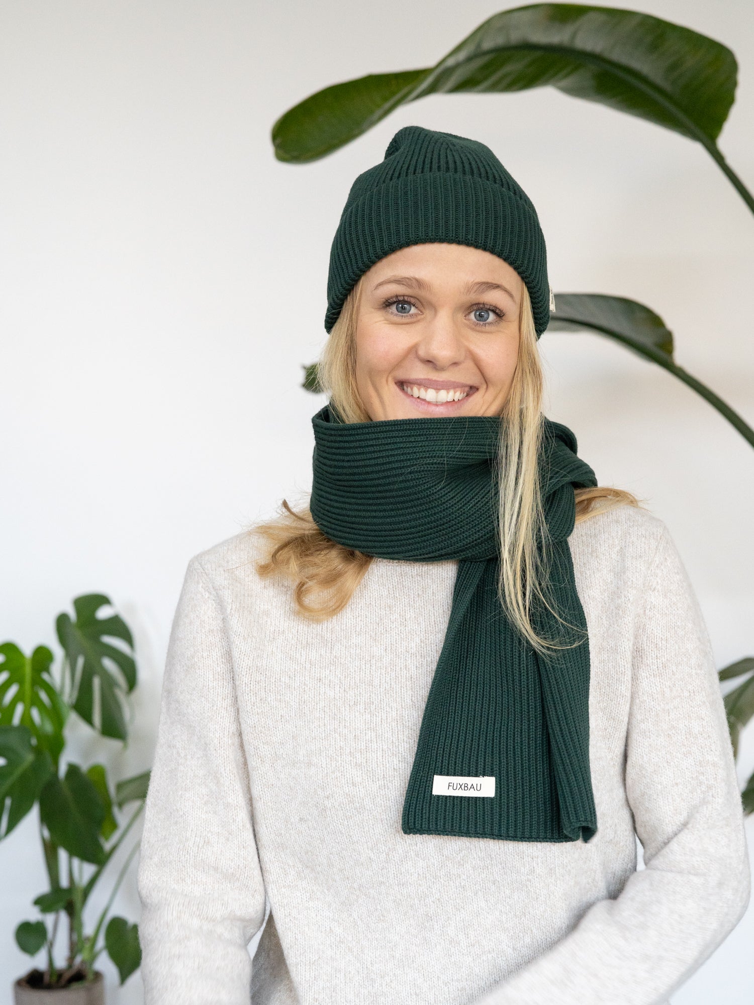FUXBAU Fair Fashion 4Seasons Strickschal in grün aus 100% GOTS zertifizierter Biobaumwolle.