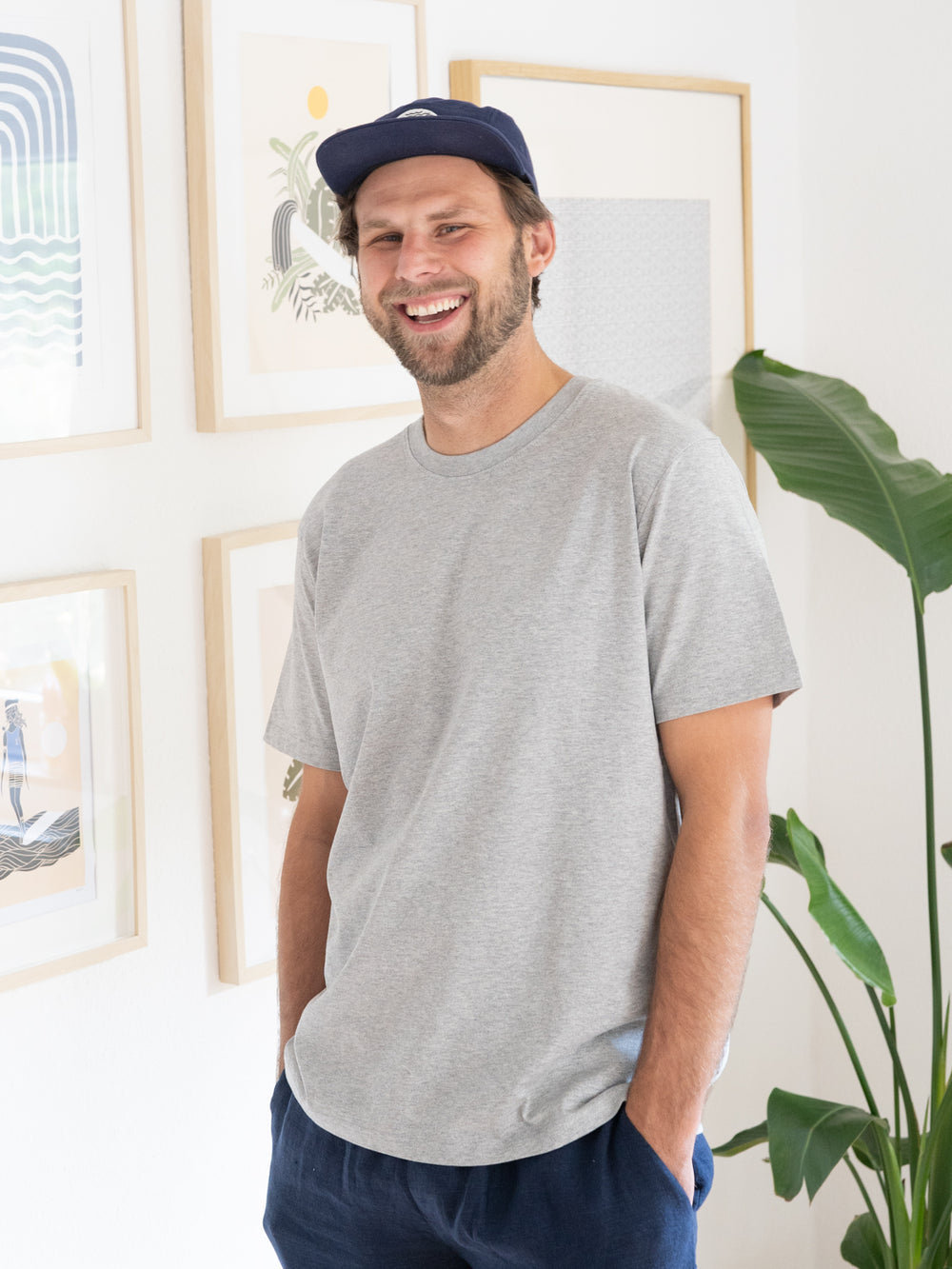 Nachhaltiges Unisex Basic T-Shirt von FUXBAU aus 100% GOTS zertifizierter Biobaumwolle in grau, jetzt auch im 3er Pack erhältlich.