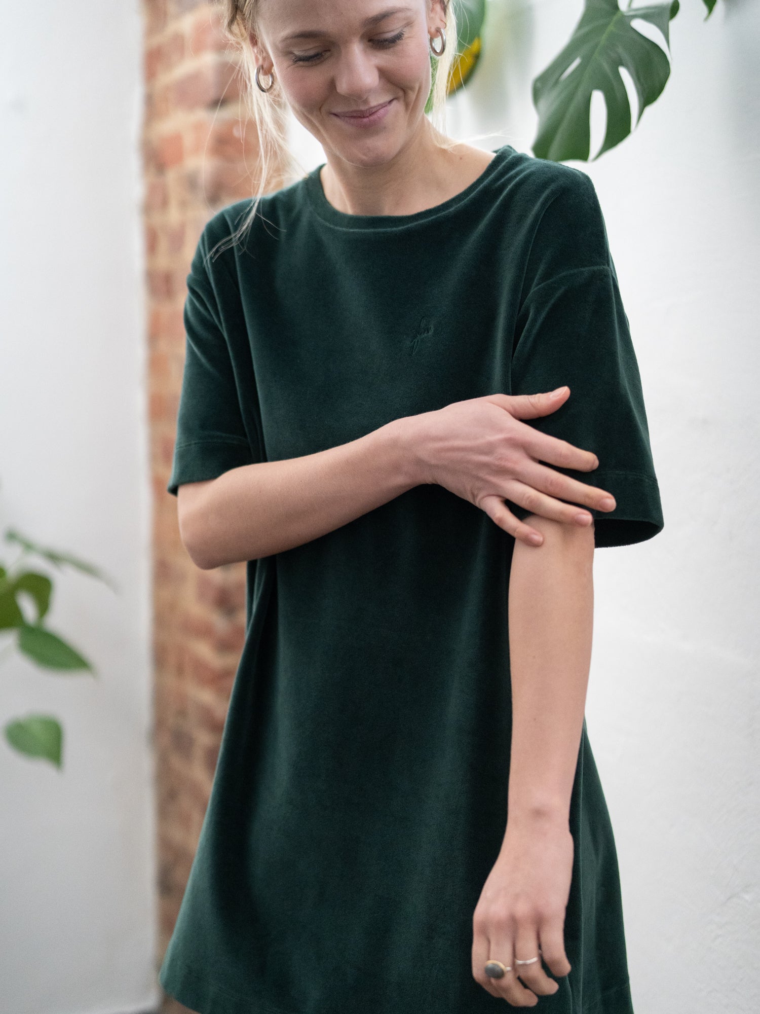 Locker, bequem und nachhaltig unser fux Samt Kleid