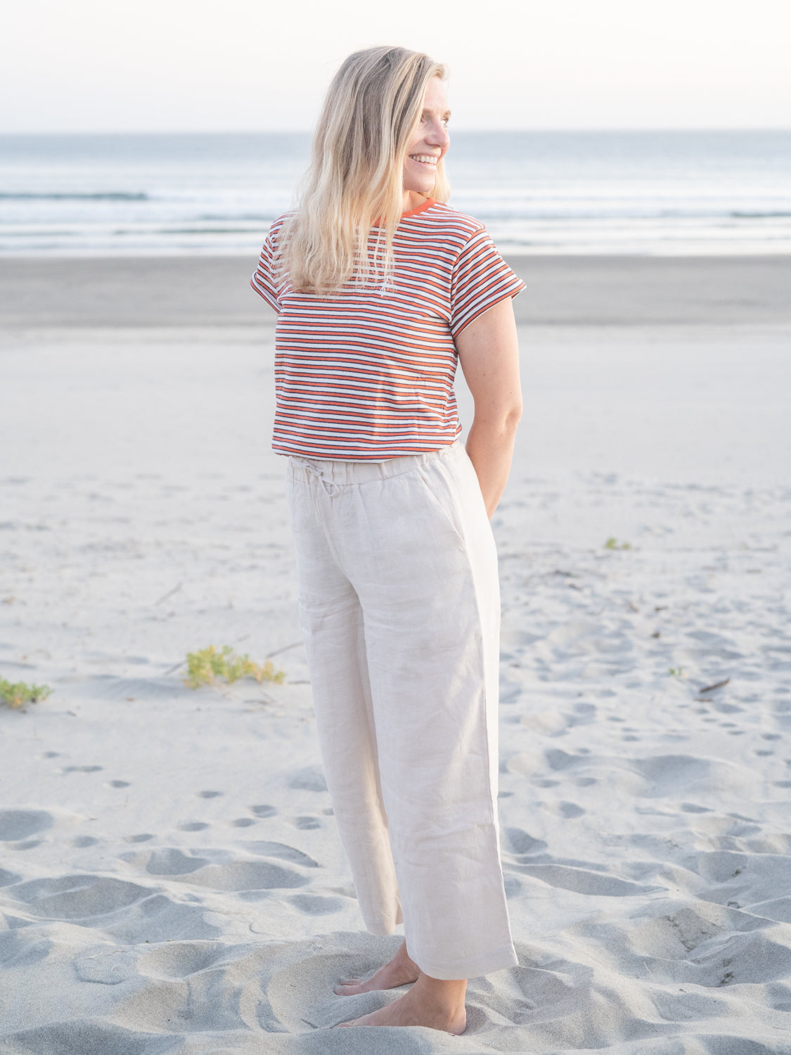 Nachhaltige FUXBAU Fair Fashion Frauen Leinenhose in cremeweiß aus 100% Leinen und fair in Portugal hergestellt.