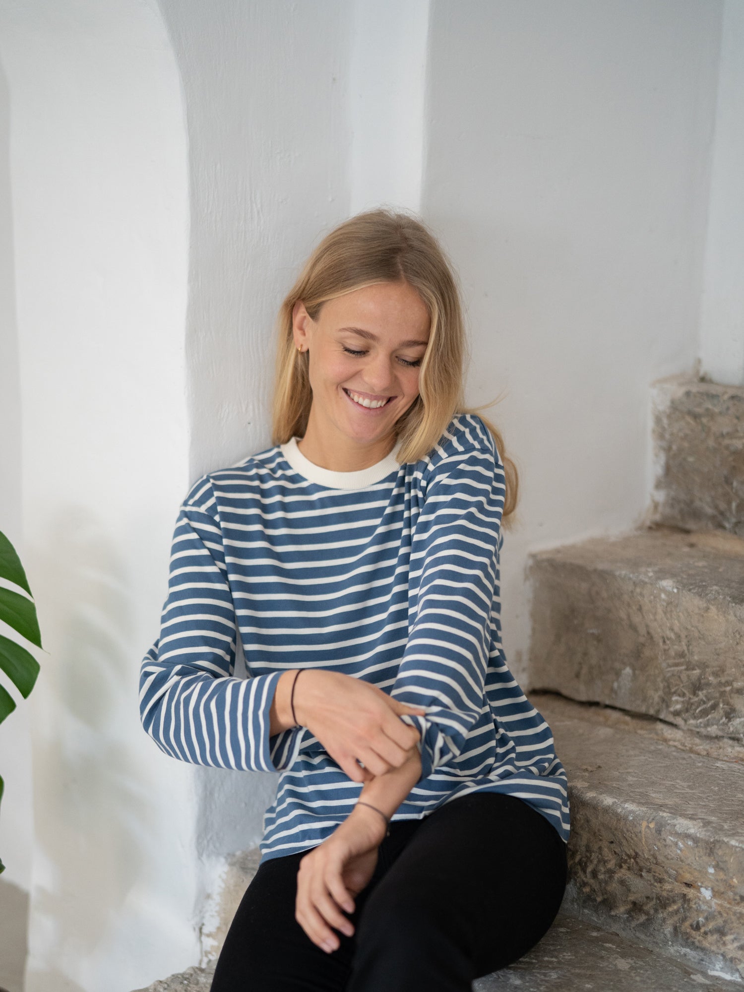 FUXBAU Fair Fashion Frauen Streifen Longsleeve in creme blau aus 100% GOTS zertifizierter Biobaumwolle.