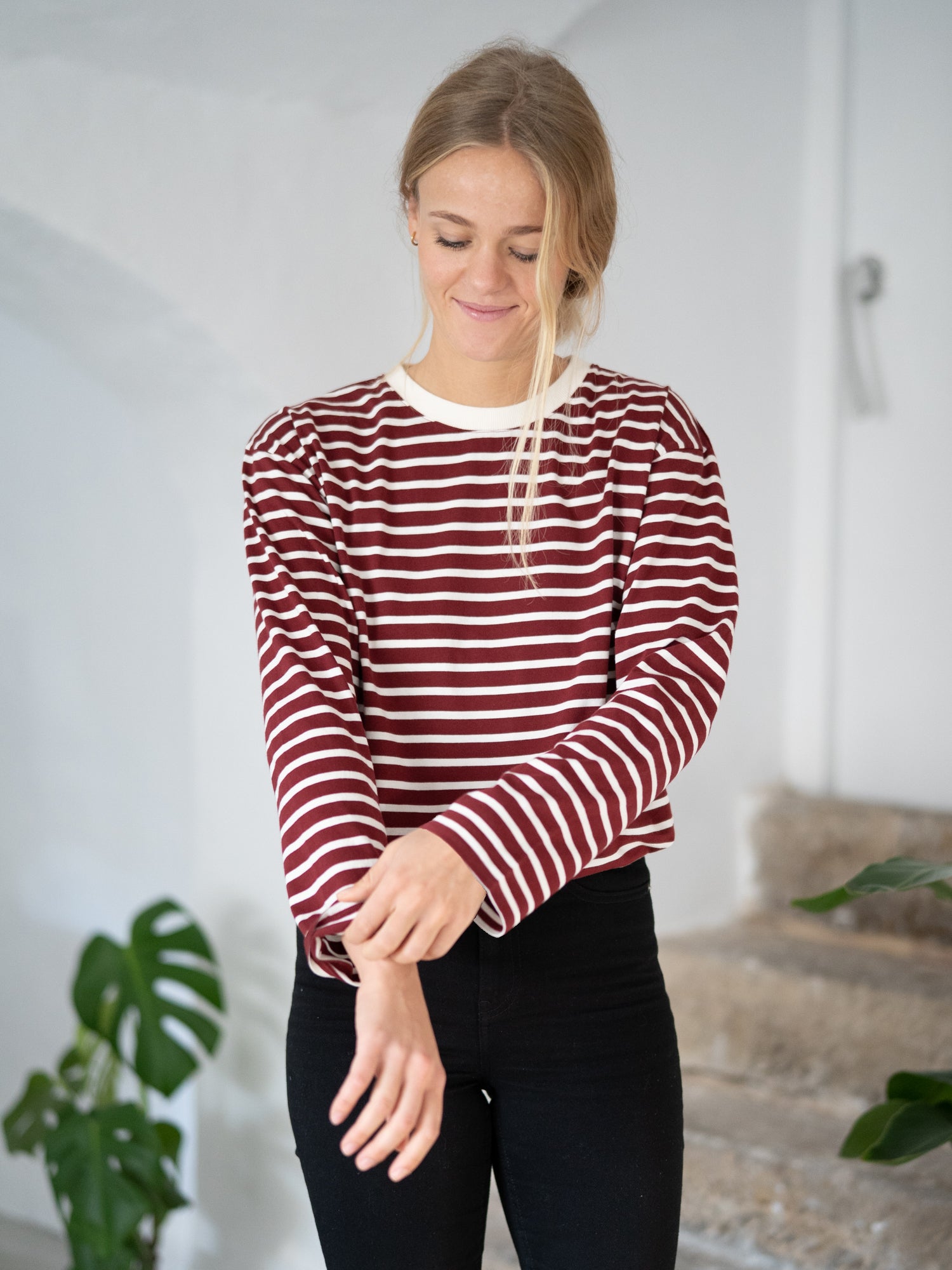 FUXBAU Fair Fashion Frauen Streifen Longsleeve in creme bordeaux aus 100% GOTS zertifizierter Biobaumwolle.
