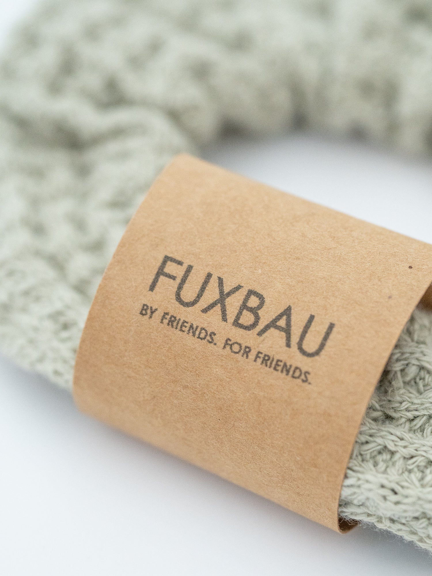 Scrunchie aus Waffelstrick in salbei aus fairer Herstellung Made in Portugal und aus 100% Biobaumwolle von FUXBAU