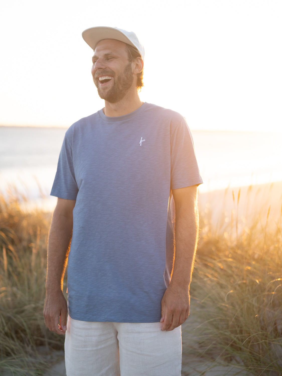 Philipp trägt das FUXBAU fux Azul T-Shirt.