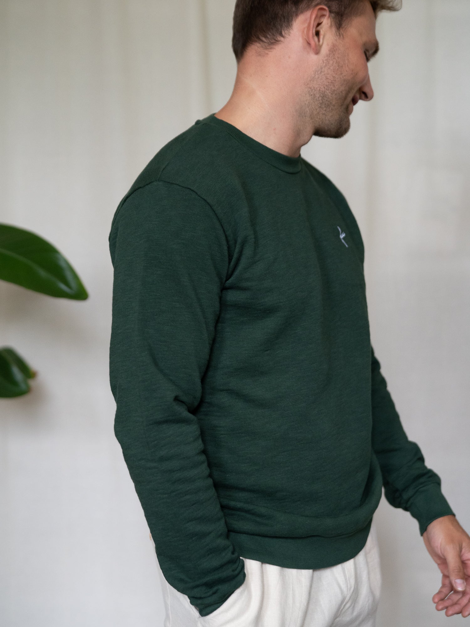 Grün melierter fux Sweater aus 100% Bio-Baumwolle – bequemer Schnitt und fair gefertigt in Portugal.