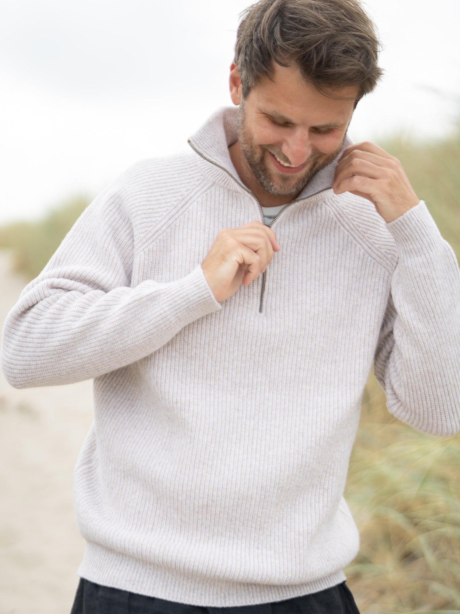 Männer Merino Troyer beigemeliert mit Stehkragen – nachhaltiger Pullover aus 100% mulesingfreier Merinowolle, Made in Italy
