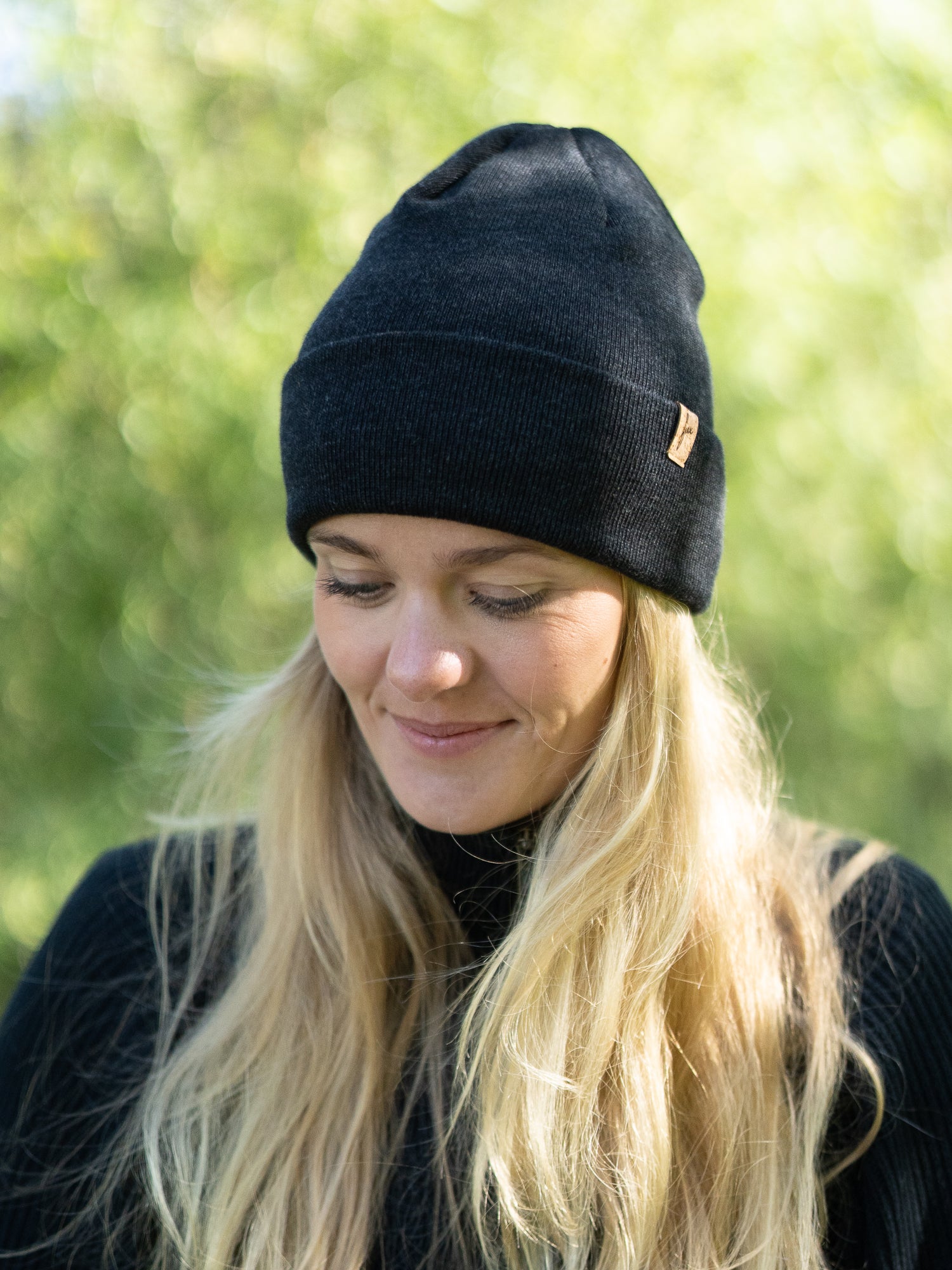 Nachhaltige Merino Kork Beanie in Anthrazit – FUXBAU Mütze aus 100 % Merinowolle, fair produziert in Deutschland.