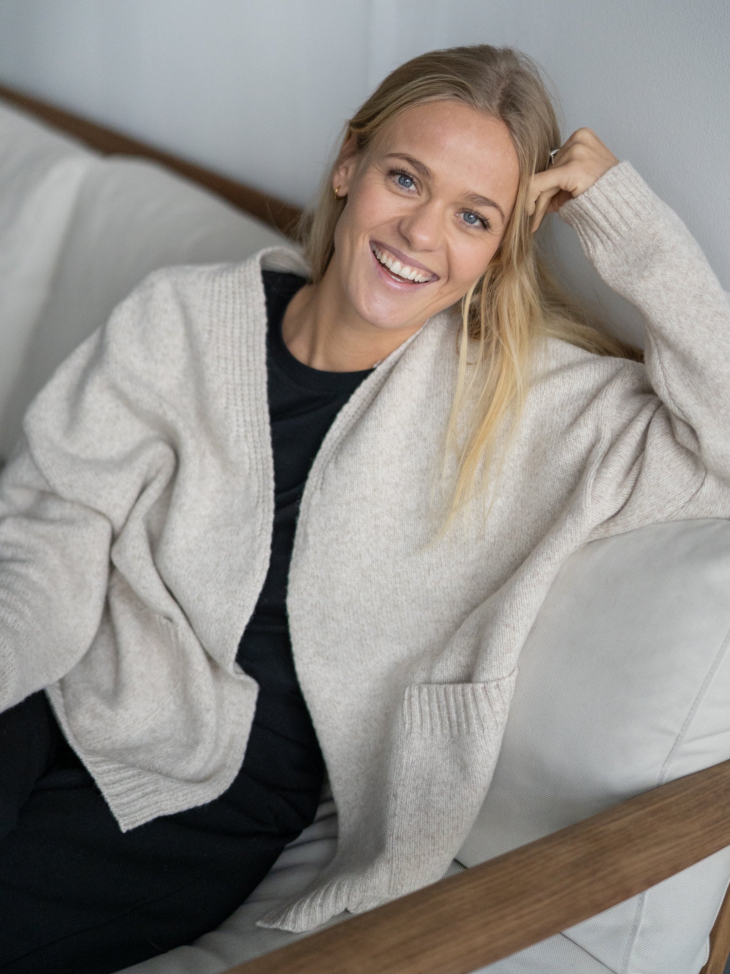 VETLURY Cardigans voor Vrouwen - 100% Merinowol Trui met 2-Way Rits, Capuchon en Zakken, Lichtgewicht Gebreide Sweatshirt (DE/NL/SE/PL, Alfabetisch, L, Regular, Regular, Marineblauw