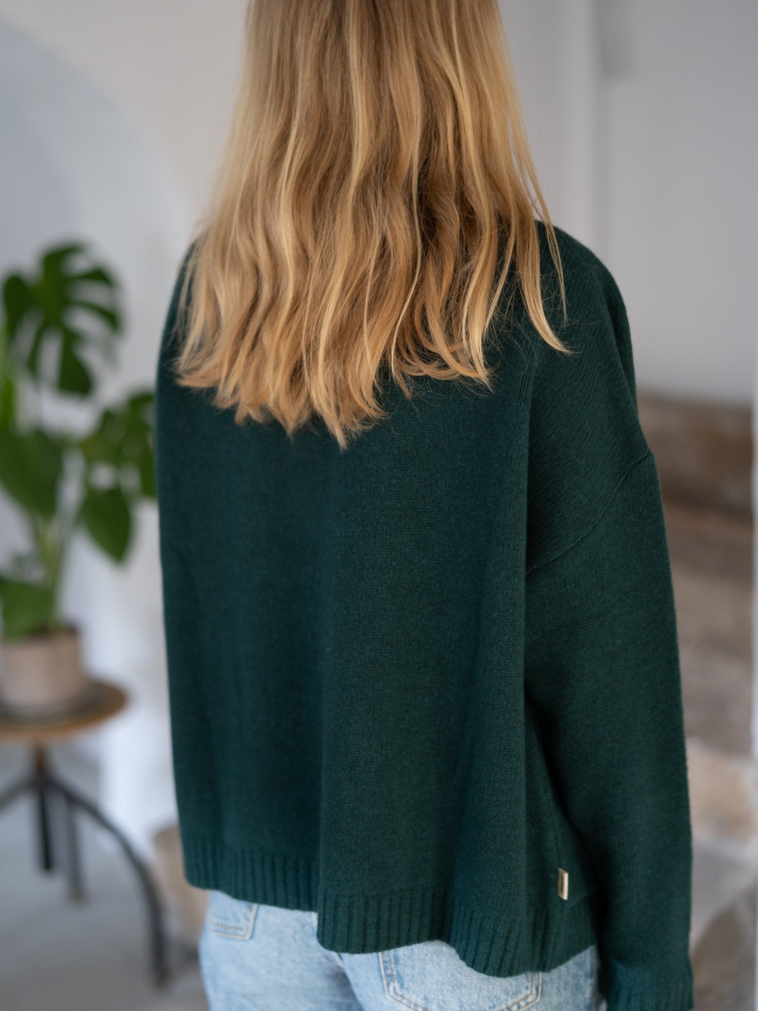 FUXBAU Merino Oversize Cardigan in grün regional bei unseren Partnern in Deutschland in einzigartiger Manufaktur-Qualität aus 100% feinster Mouline Merino Schurwolle gestrickt