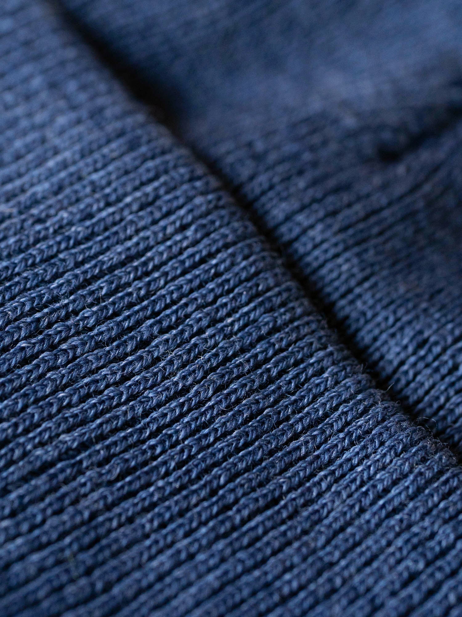 Detail vom Strickmuster der nachhaltigen Strickmütze aus 100% GOTS zertifizierter Merinowolle