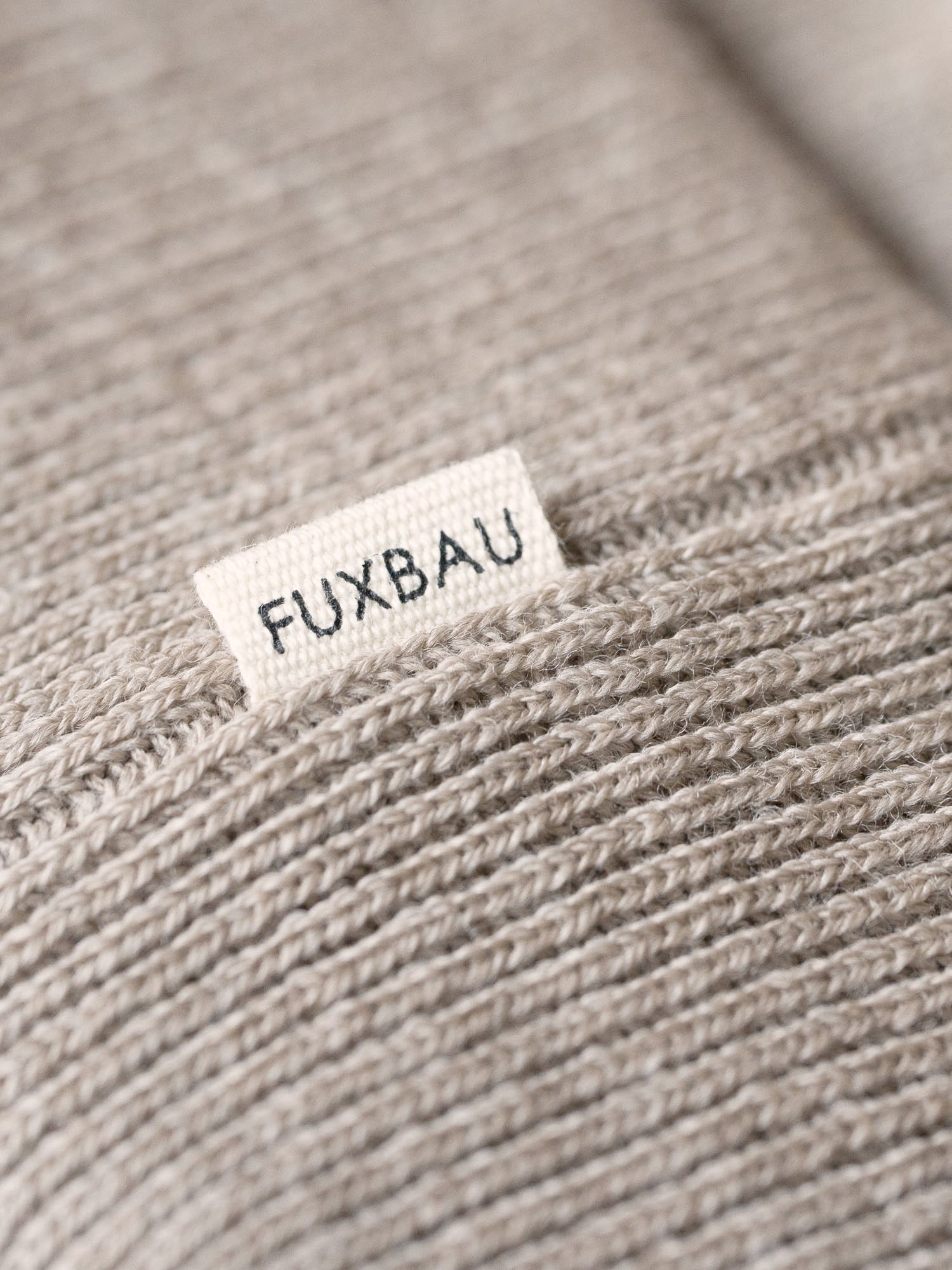 Nachhaltige Fair Fashion Merino Strickmütze von FUXBAU aus 100% GOTS zertifizierter Wolle Made in Germany in der Farbe Eisblau.