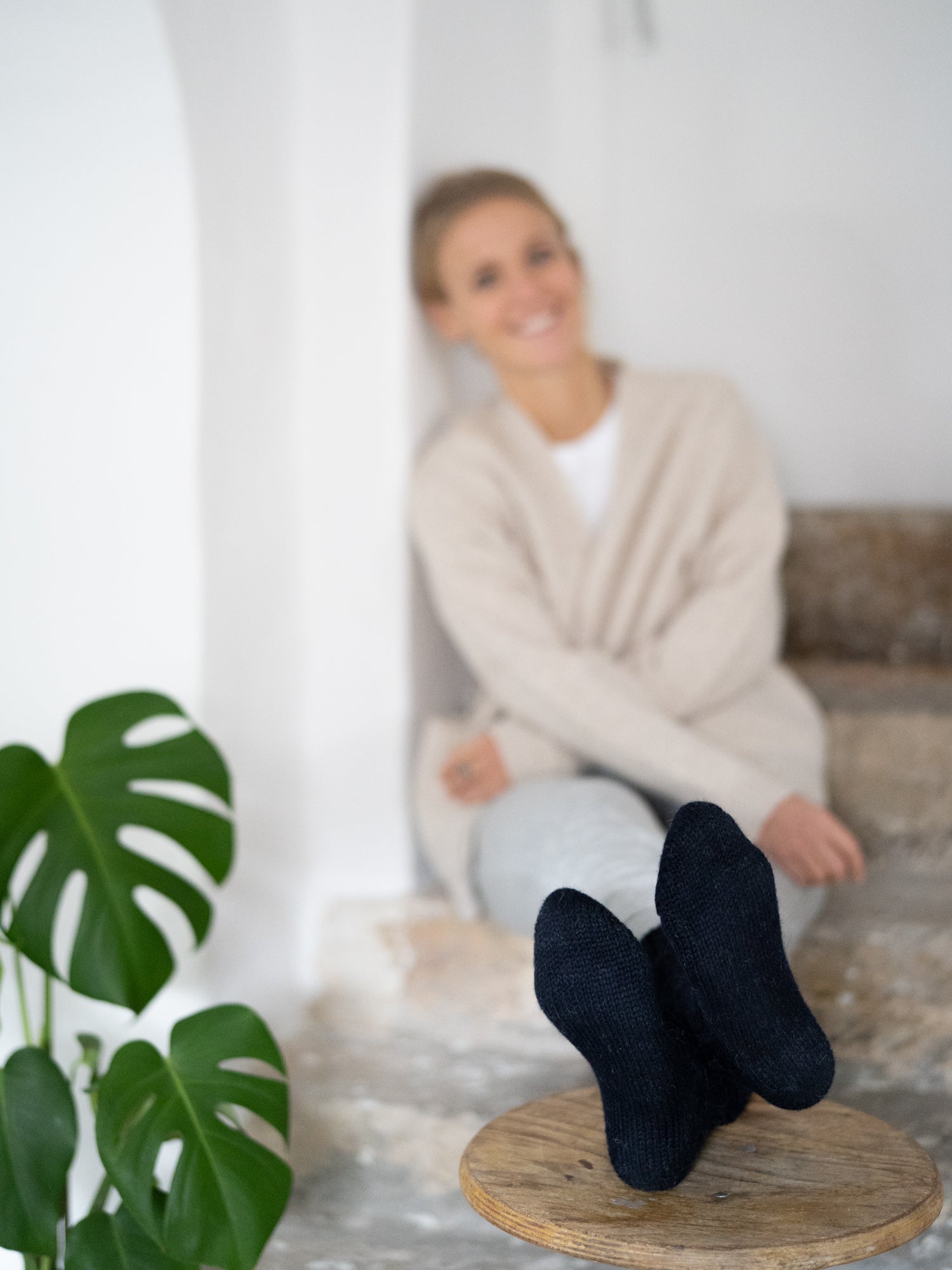 Nachhaltige Wollsocken von FUXBAU in navy aus 100% warmer Schurwolle gestrickt in Deutschland.