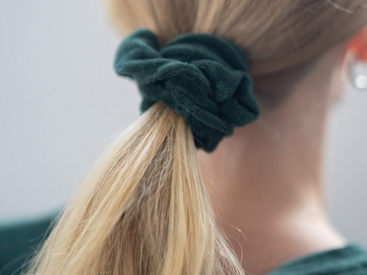 Sanft zu den Haaren und liebevoll produziert unsere Scrunchies
