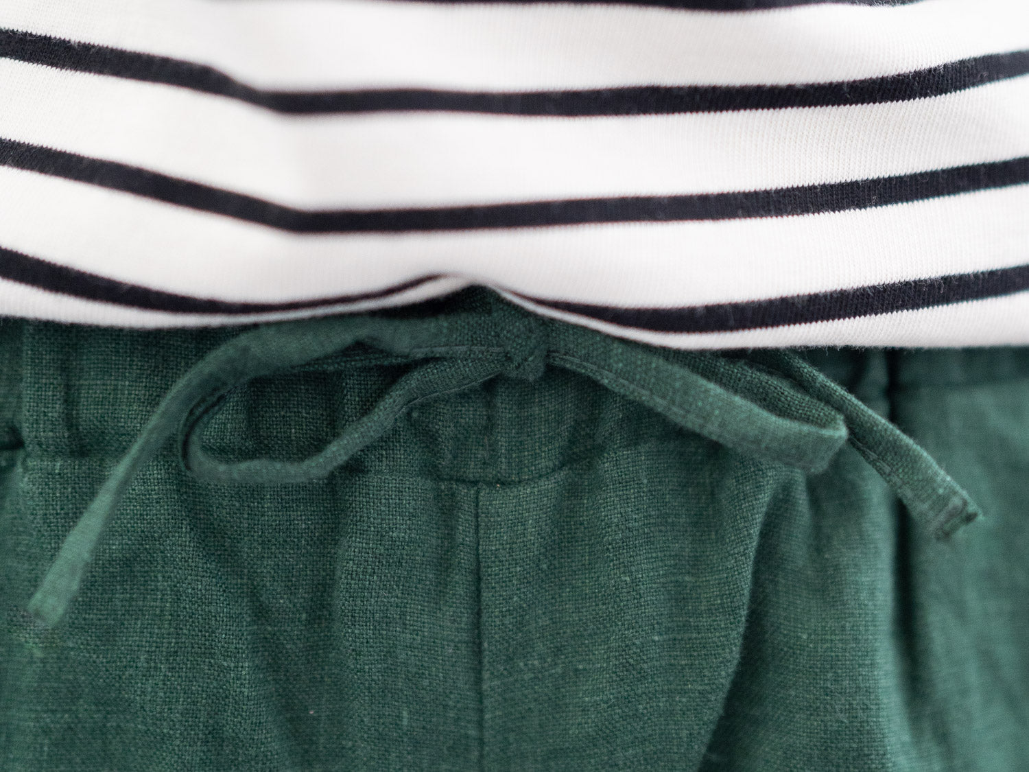 Nachhaltige kurze Hose für Frauen aus Leinen in grün und hergestellt in Portugal