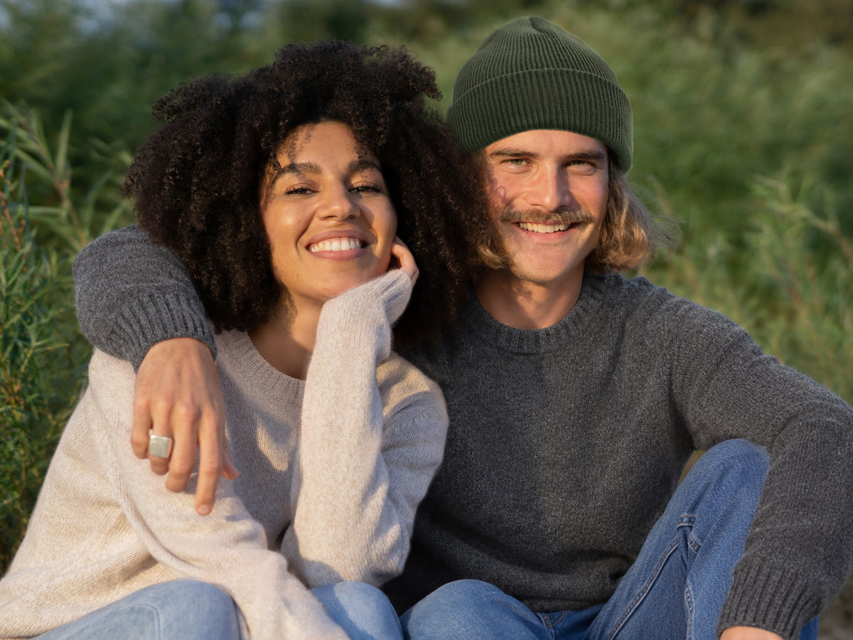 Frauen und Männer Strickpullover aus 100% Merinowolle und fair in Deutschland gestrickt.