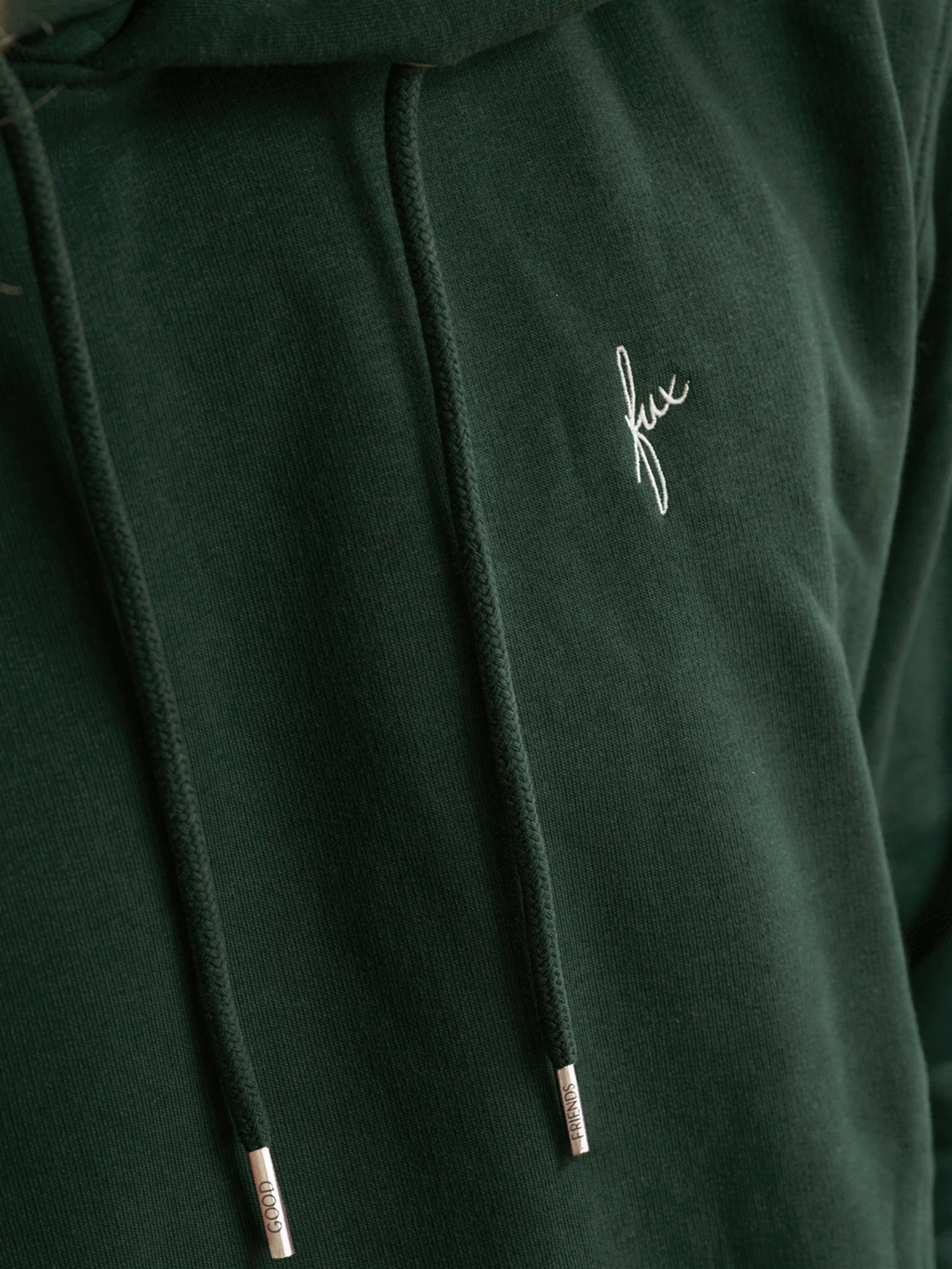 Hochwertiger und nachhaltiger Hoodie in grün aus 100% Biobaumwolle, GOTS zertifiziert und made in Portugal