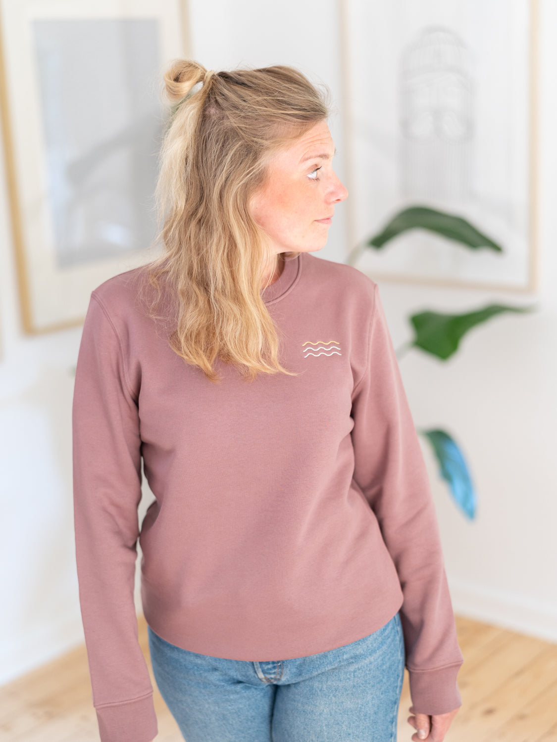 Nachhaltiger Unisex FUXBAU Fair Fashion Surf Sweater aus Biobaumwolle in rot.