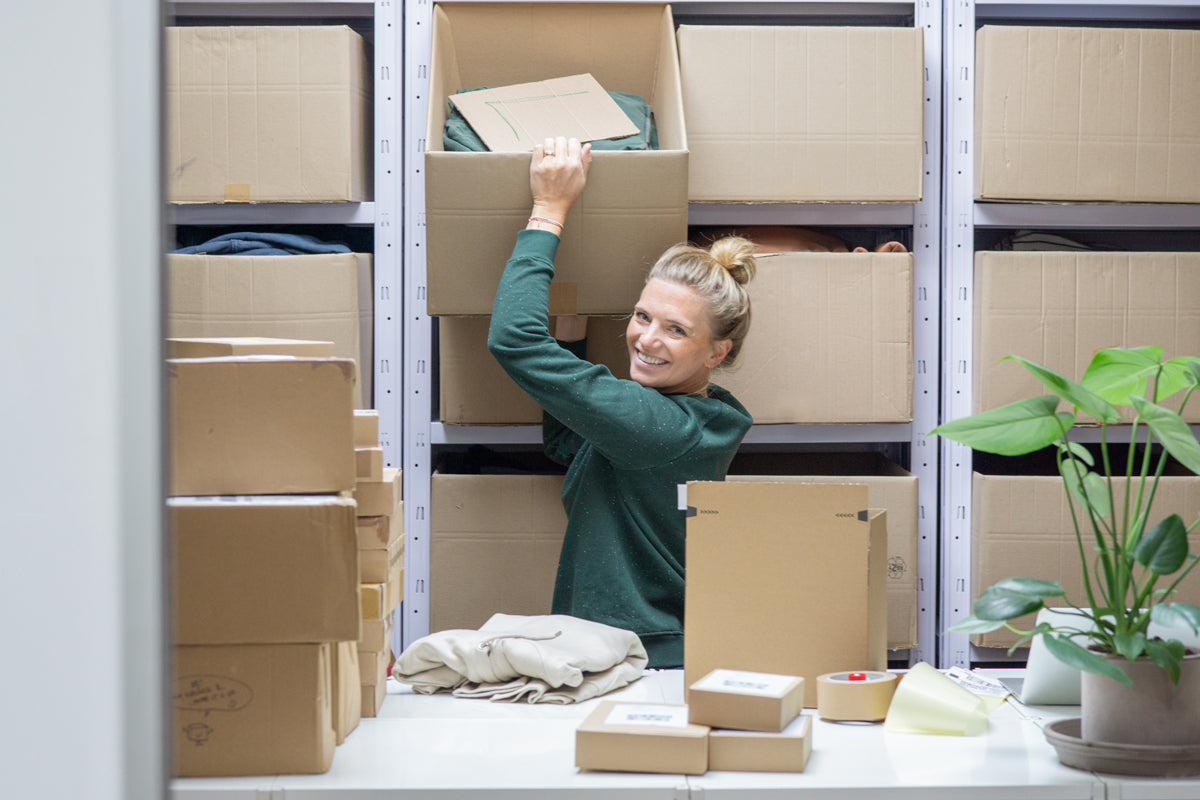 FUXBAU Behind the Scenes - Isi im Lager