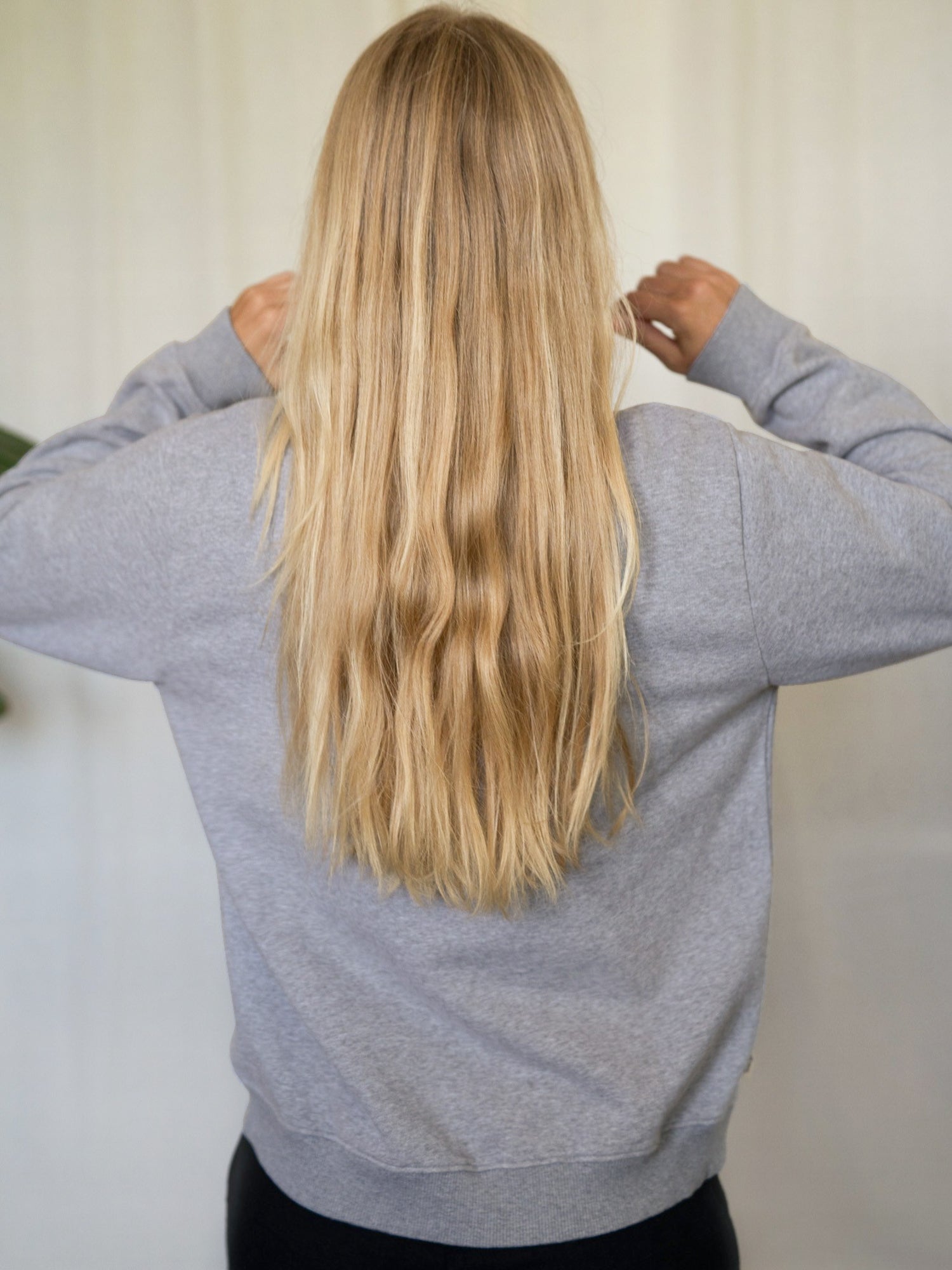 Rückansicht Frauen Basic Sweater graumeliert – nachhaltiger Pullover aus Bio-Baumwolle, fair in Portugal gefertigt