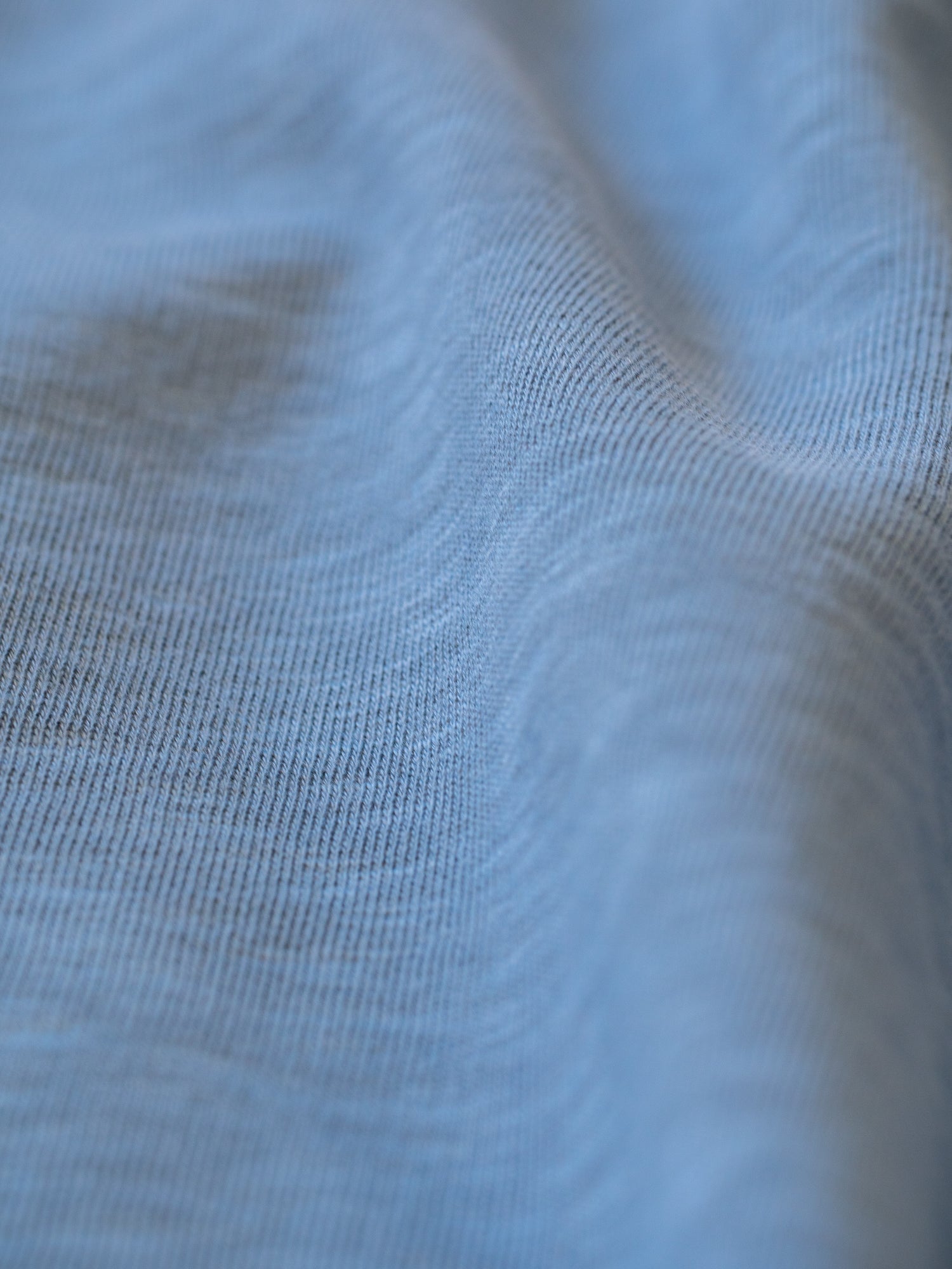 blau melierter Stoff des nachhaltigen und fairen Sweater von FUXBAU