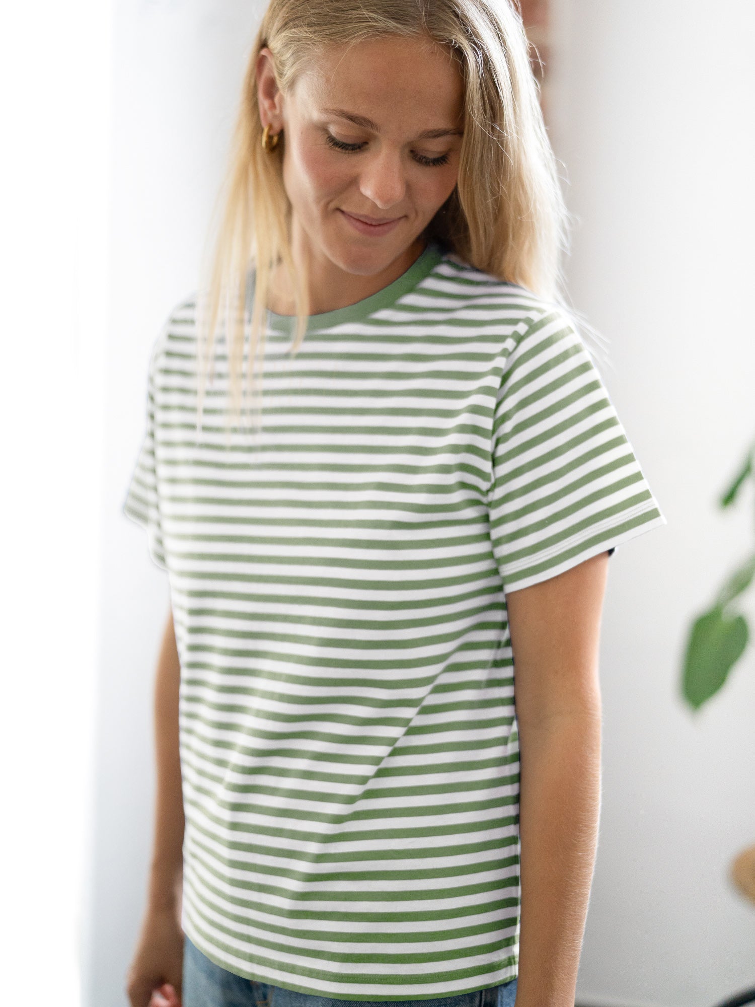 Gestreiftes Damen T-Shirt hellgrün weiß sommerliches Outfit