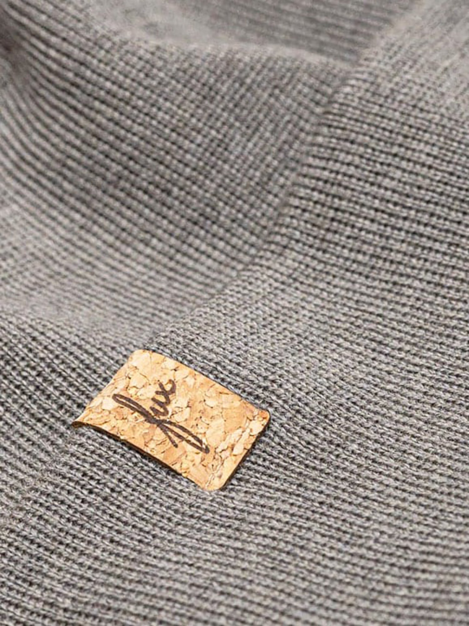 fux Kork Patch unserer Merino Kork Beanie in graumeliert