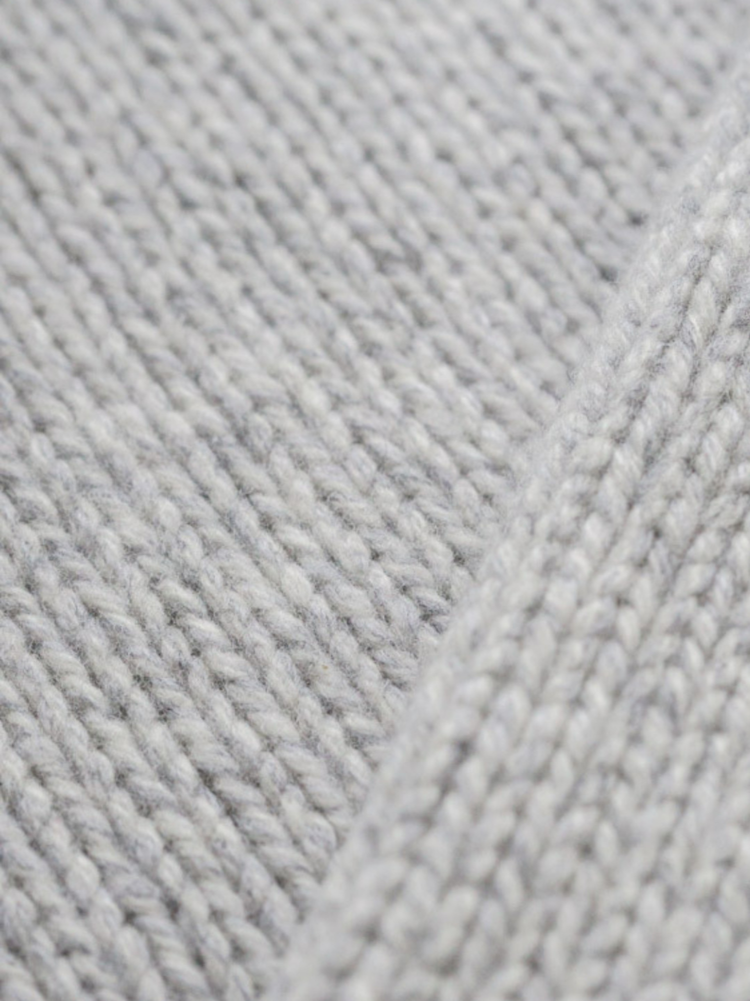 Strickmuster Männer Strickpullover in grau aus Merinowolle