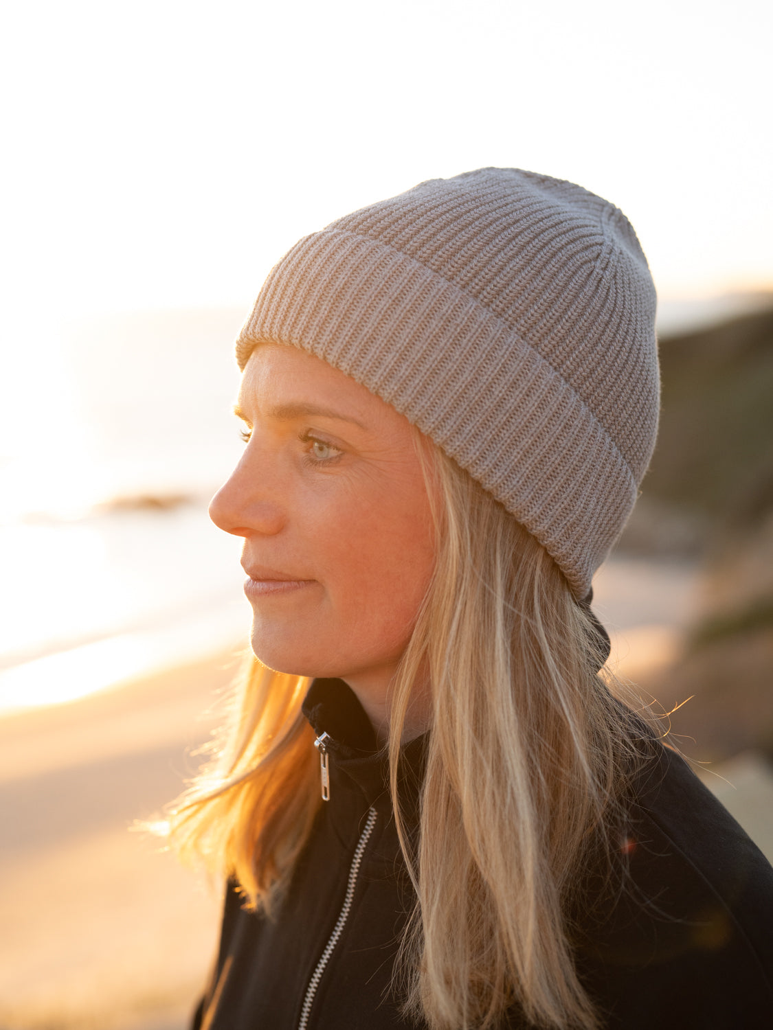 Nachhaltige FUXBAU Fair Fashion 4Seasons Strickmütze aus GOTS zertifizierter Biobaumwolle in grau.