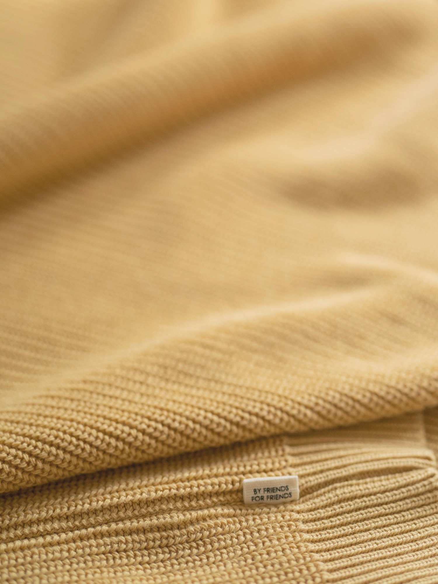 FUXBAU 4Seasons Männer Strickpullover in gelb Detailaufnahme