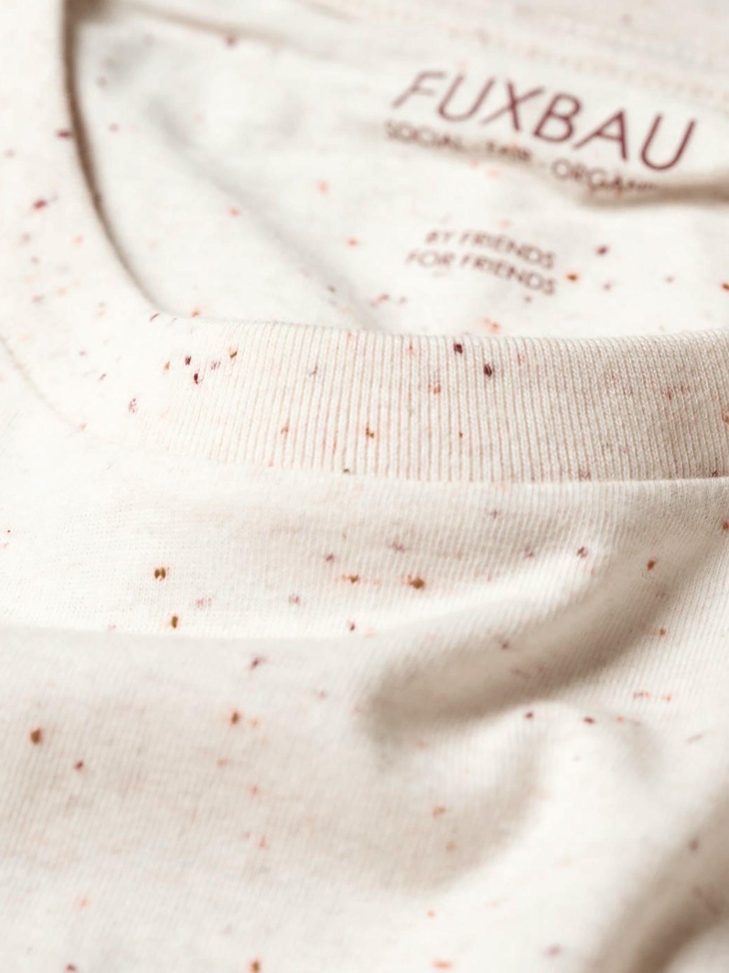 Imprint unseres Fair Fashion fux T-Shirt mit highlights aus Biobaumwolle
