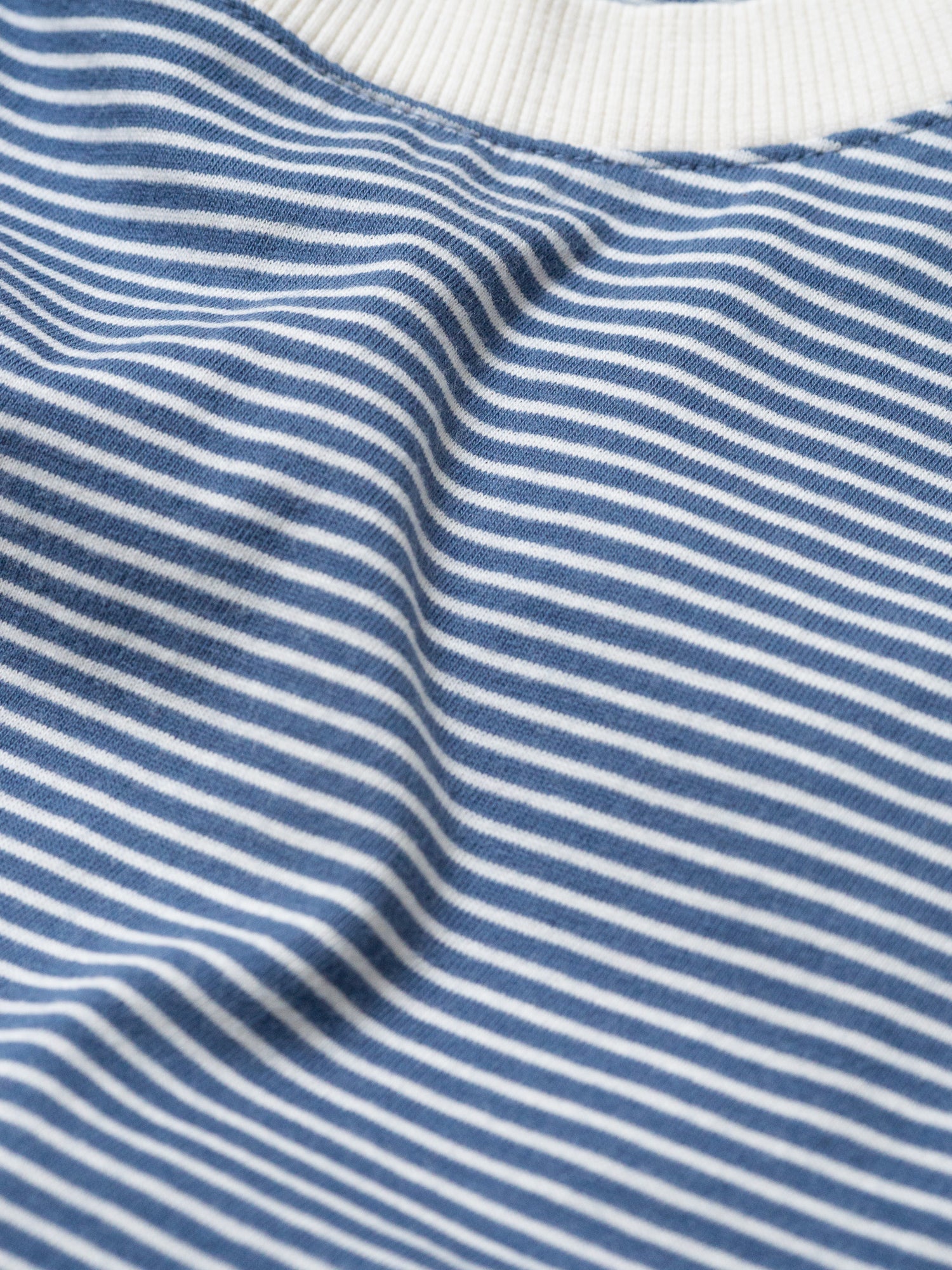 Streifen, Streifen und Streifen unser nachhaltiges gestreiftes Frauen T-shirt in creme blau