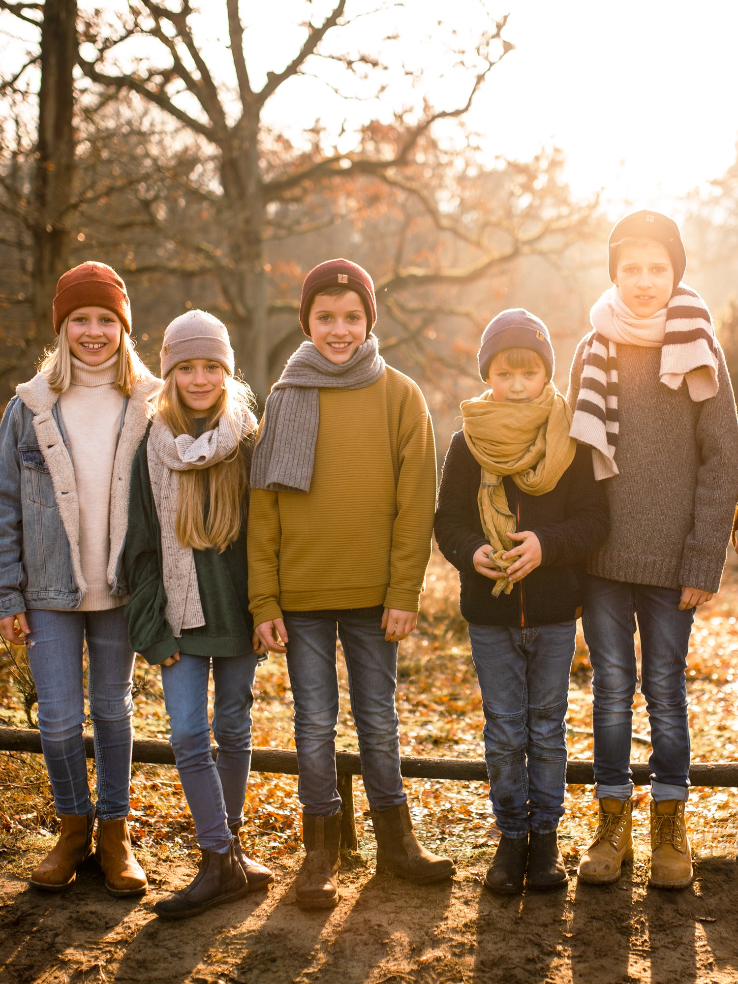 Nachhaltige Fair Fashion Merino Kork Mützen für Kinder von FUXBAU aus 100% nachhaltiger Merino Schurwolle gefertigt in Deutschland mit Kork-Patch.