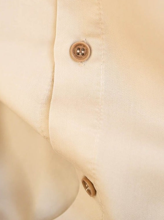 fuxbau-fair-fashion-maenner-tencel-hemd-beige-vegan-made-in-portugal-mood-1