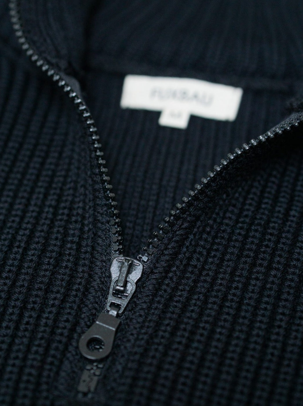 fuxbau-fair-fashion-troyer-made-in-germany-schurwolle-merino-detail-4