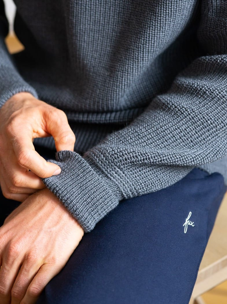 fuxbau-fair-fashion-troyer-merinowolle-nachhaltig-mulesingfrei-grau-detail-4