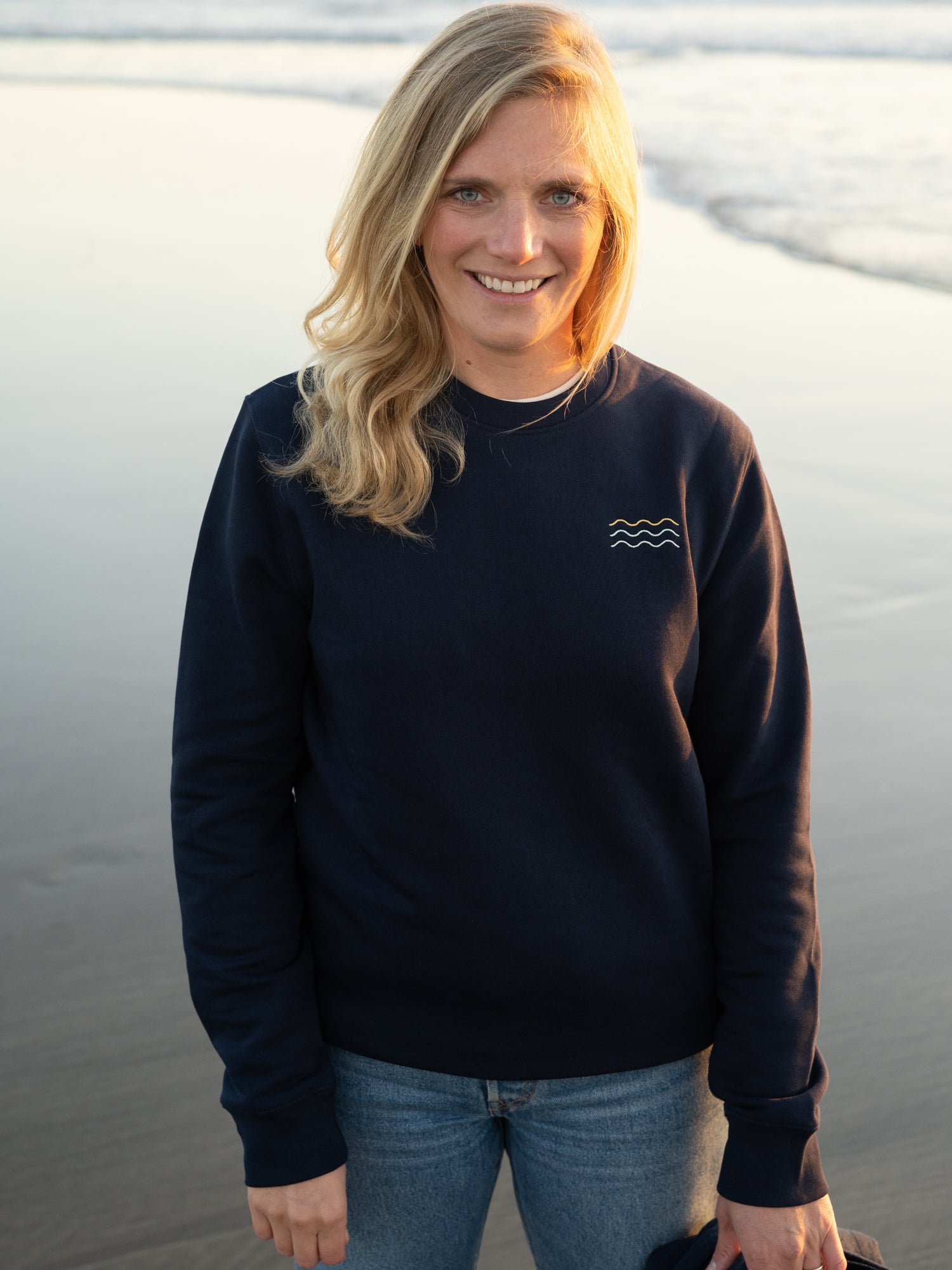 FUXBAU Fair Fashion Surf Sweater in navy aus Biobaumwolle mit Wellen Motiv