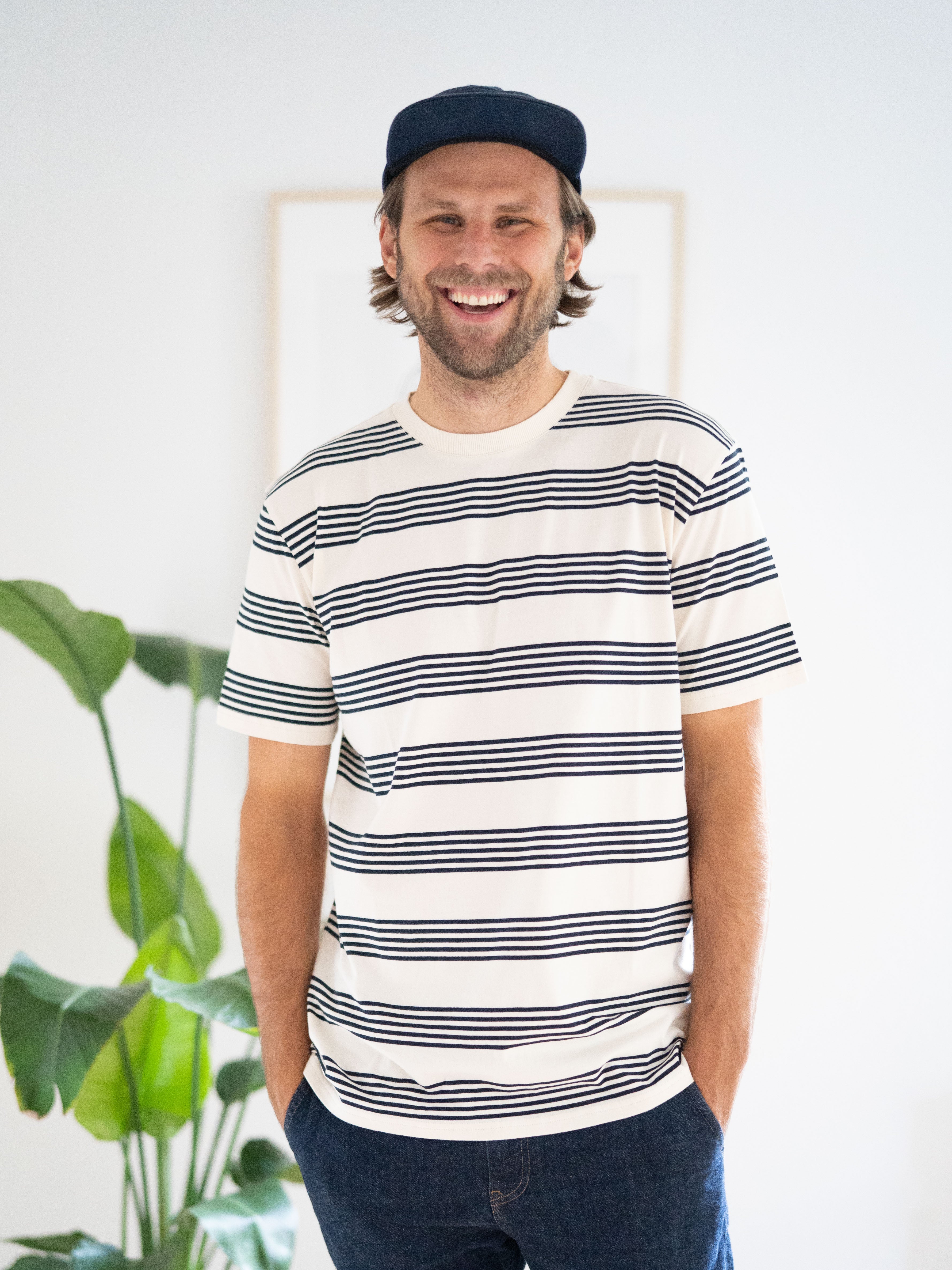 Nachhaltiges Fair Fashion FUXBAU Friendly Fabric Männer T-Shirt in creme navy aus 100% Baumwolle