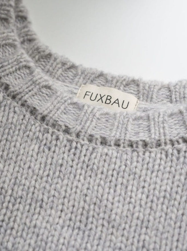 Kragen unseres nachhaltigen Männer Merino Strickpullover in grau aus 100% Merinowolle