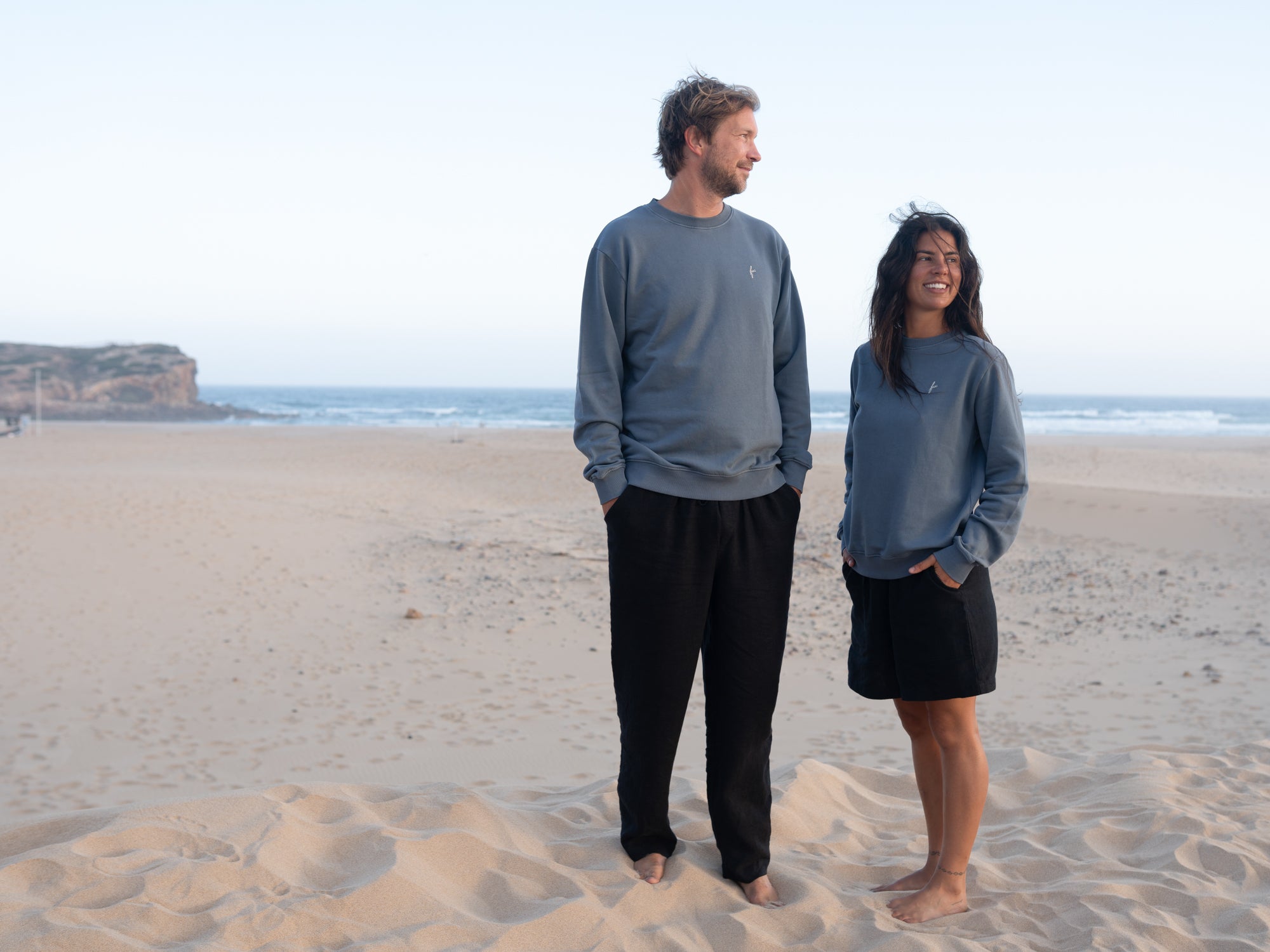 Nachhaltige Vintage Look Sweater in seeblau aus 100% GOTS zertifizierter Biobaumwolle und air in Portugal hergestellt.
