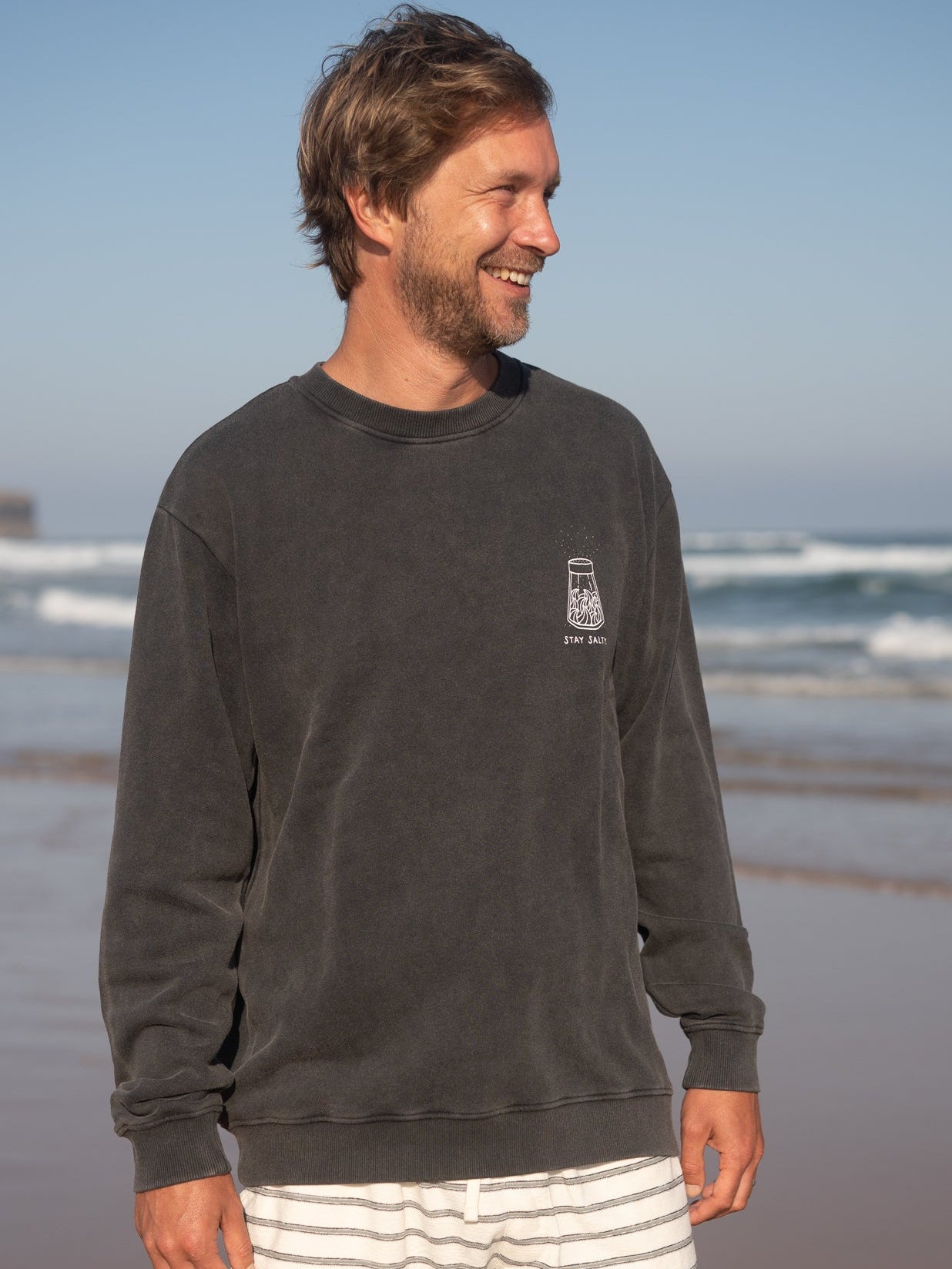 Fair Fashion Männer Sweater salzschwarz aus Biobaumwolle