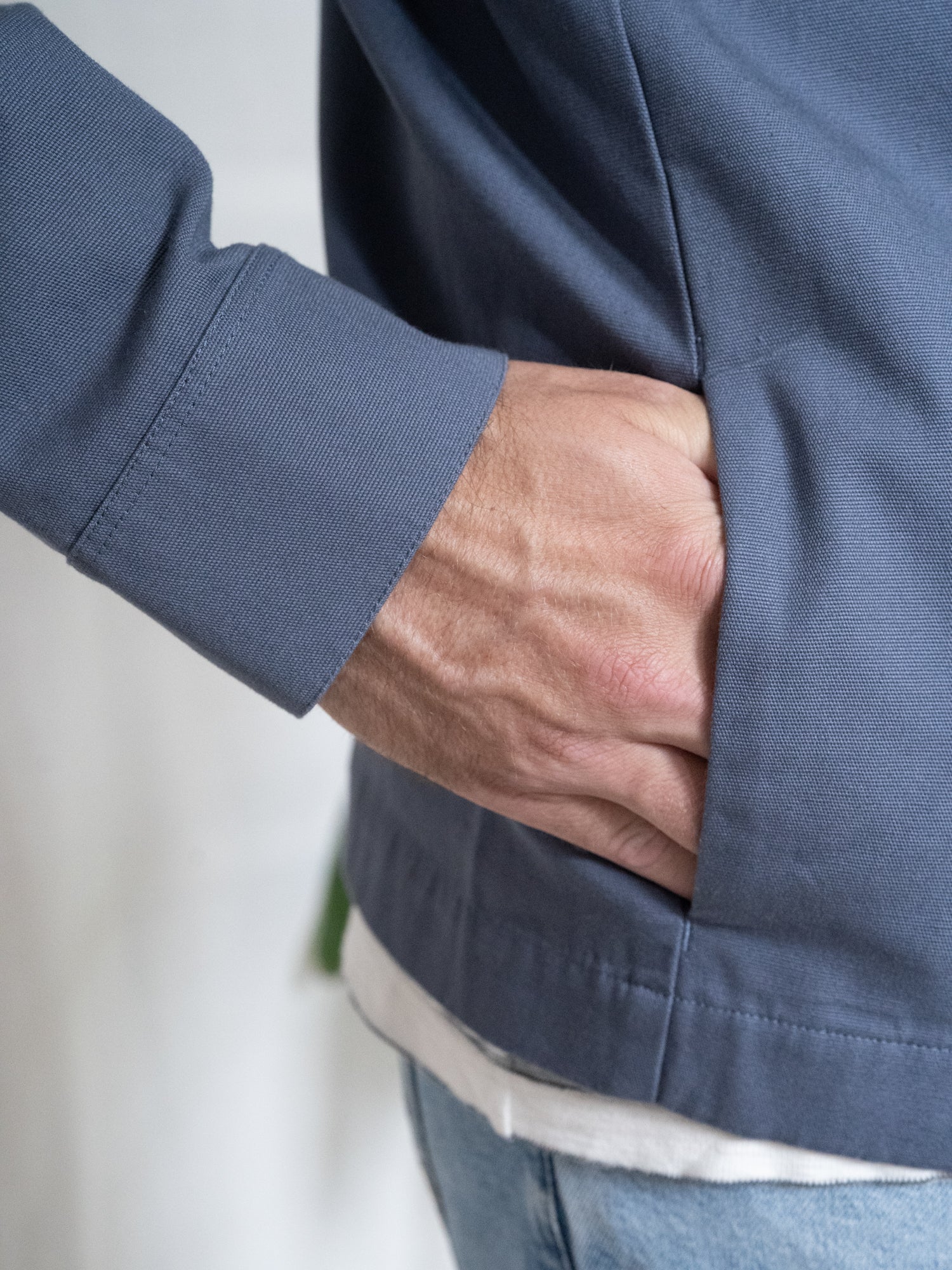 Männer Overshirt in Blaugrau aus Biobaumwolle mit seitlicher Eingrifftasche