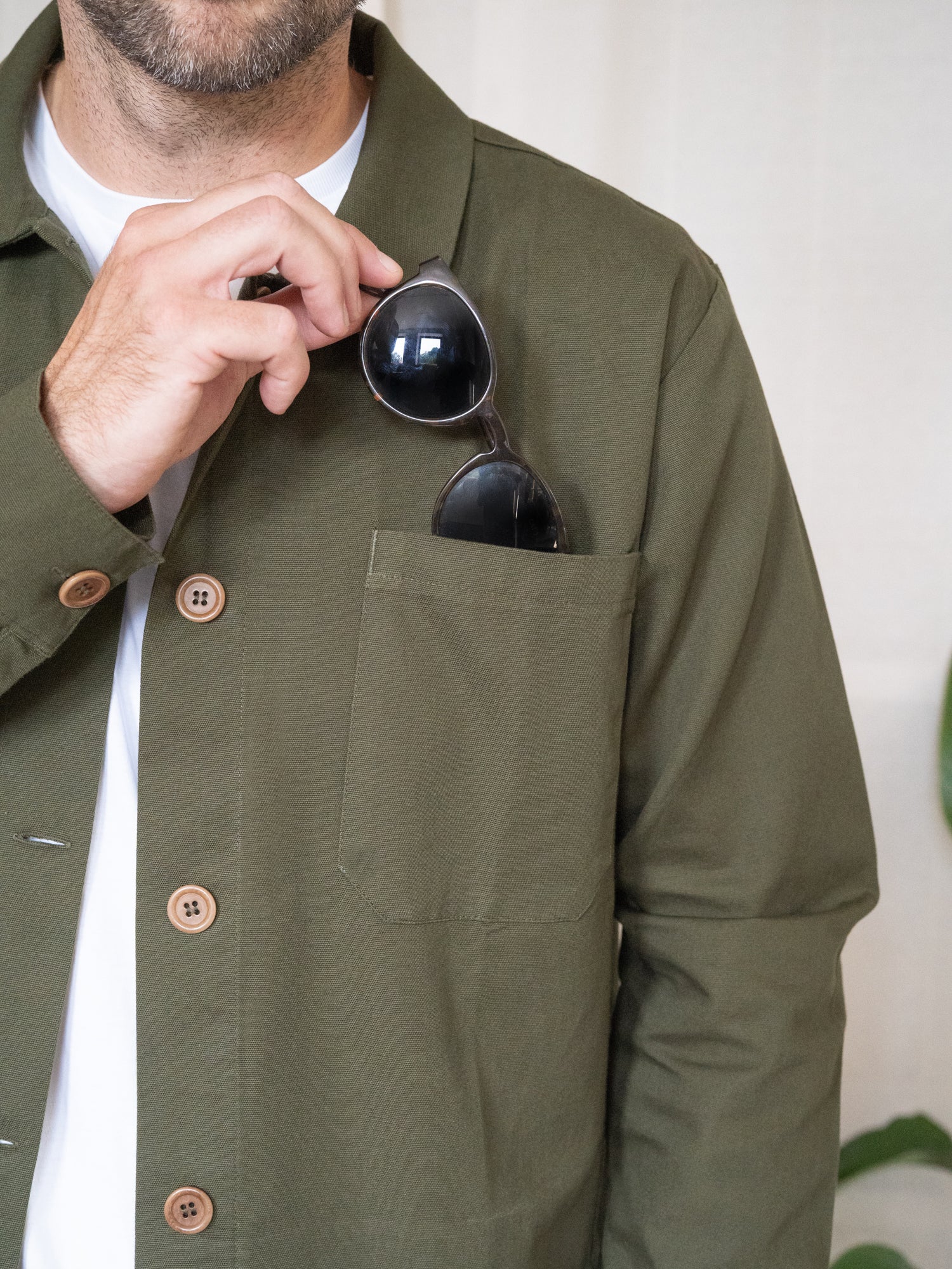 Männer Overshirt in Olivgrün mit aufgesetzter Brusttasche aus Biobaumwolle