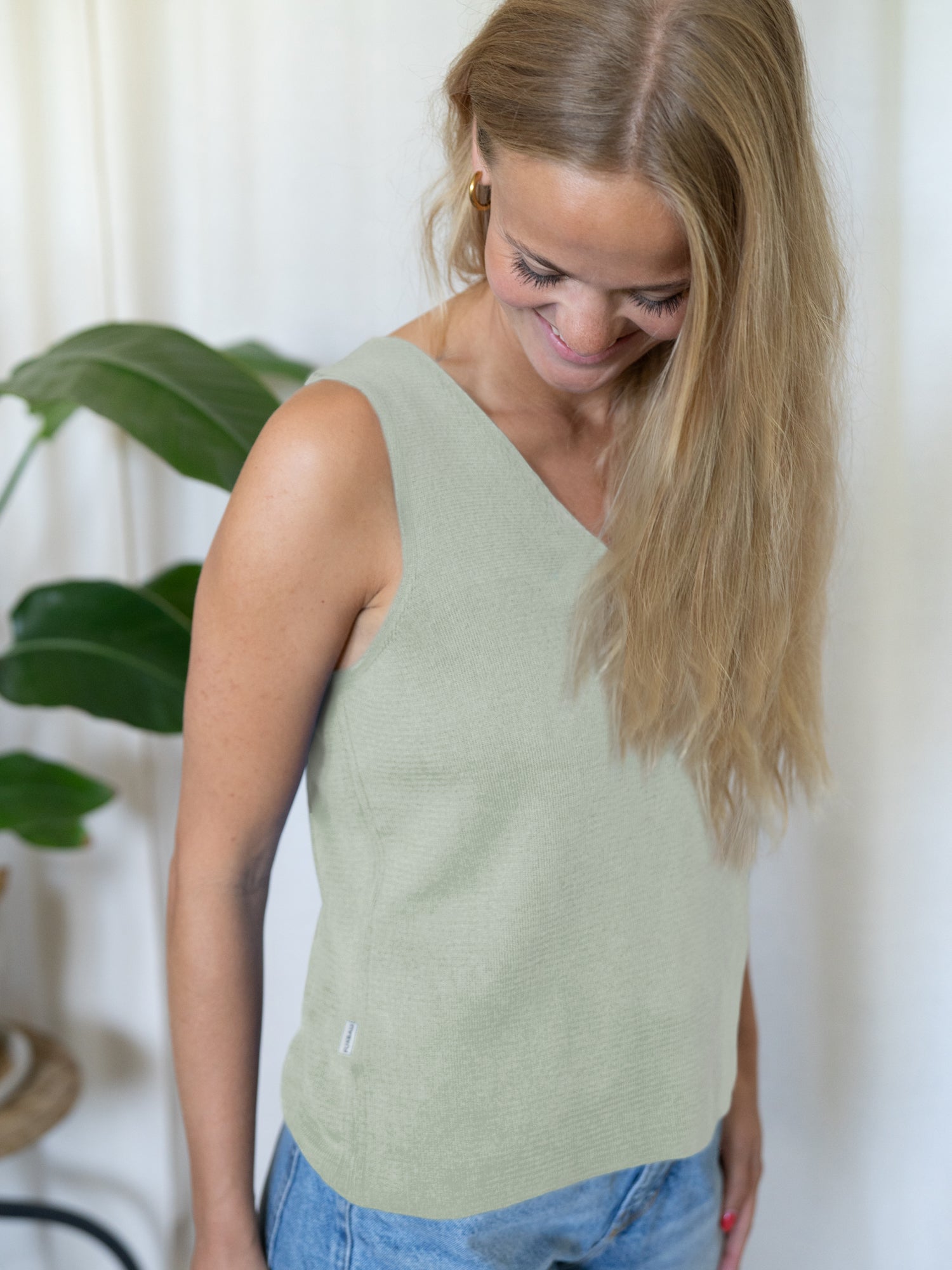 Damen Stricktop mint aus Biobaumwolle luftig sommerlich getragen