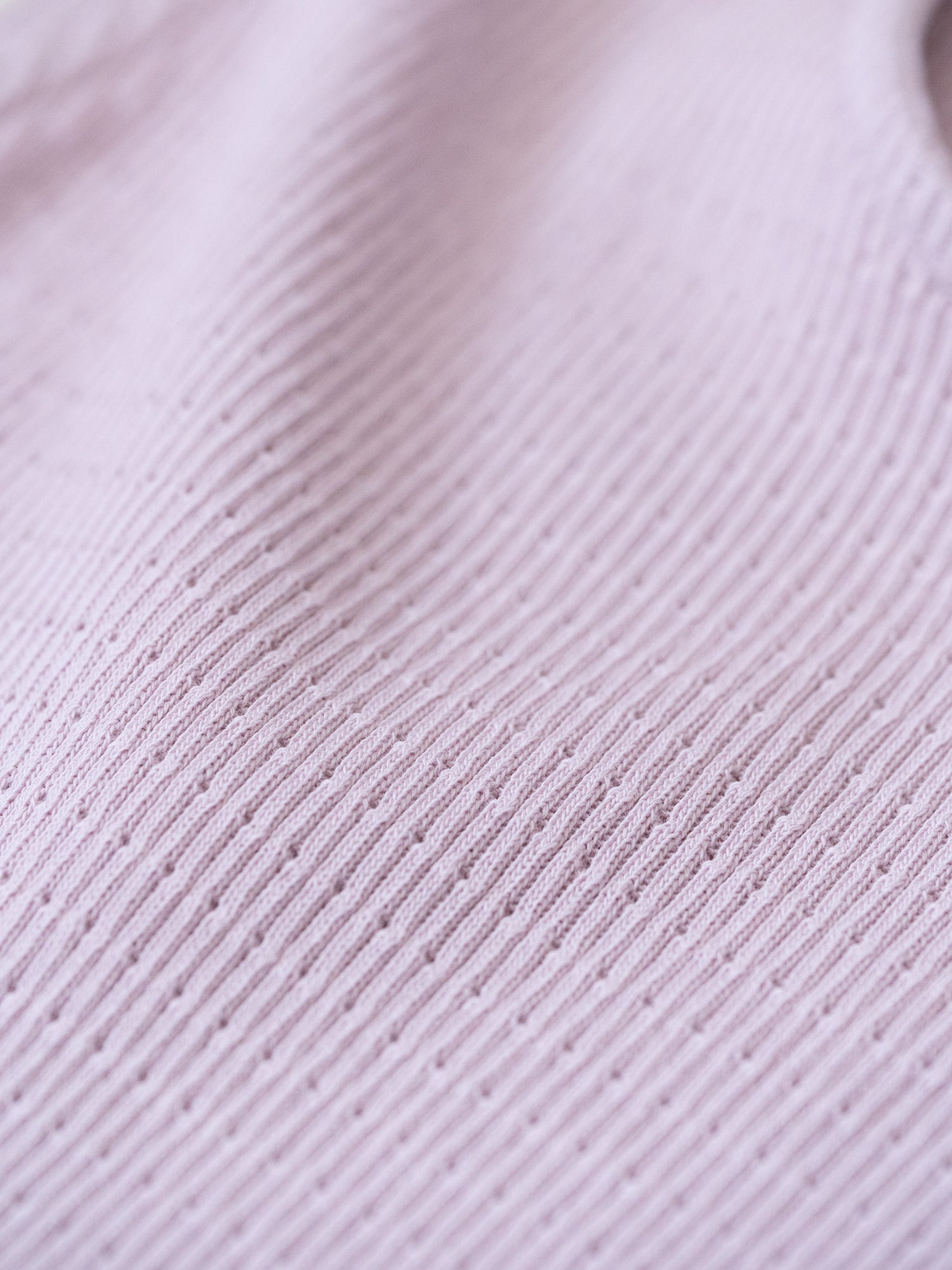 Geripptes Top Damen rosa aus Bio-Baumwolle Stoffstruktur Detail