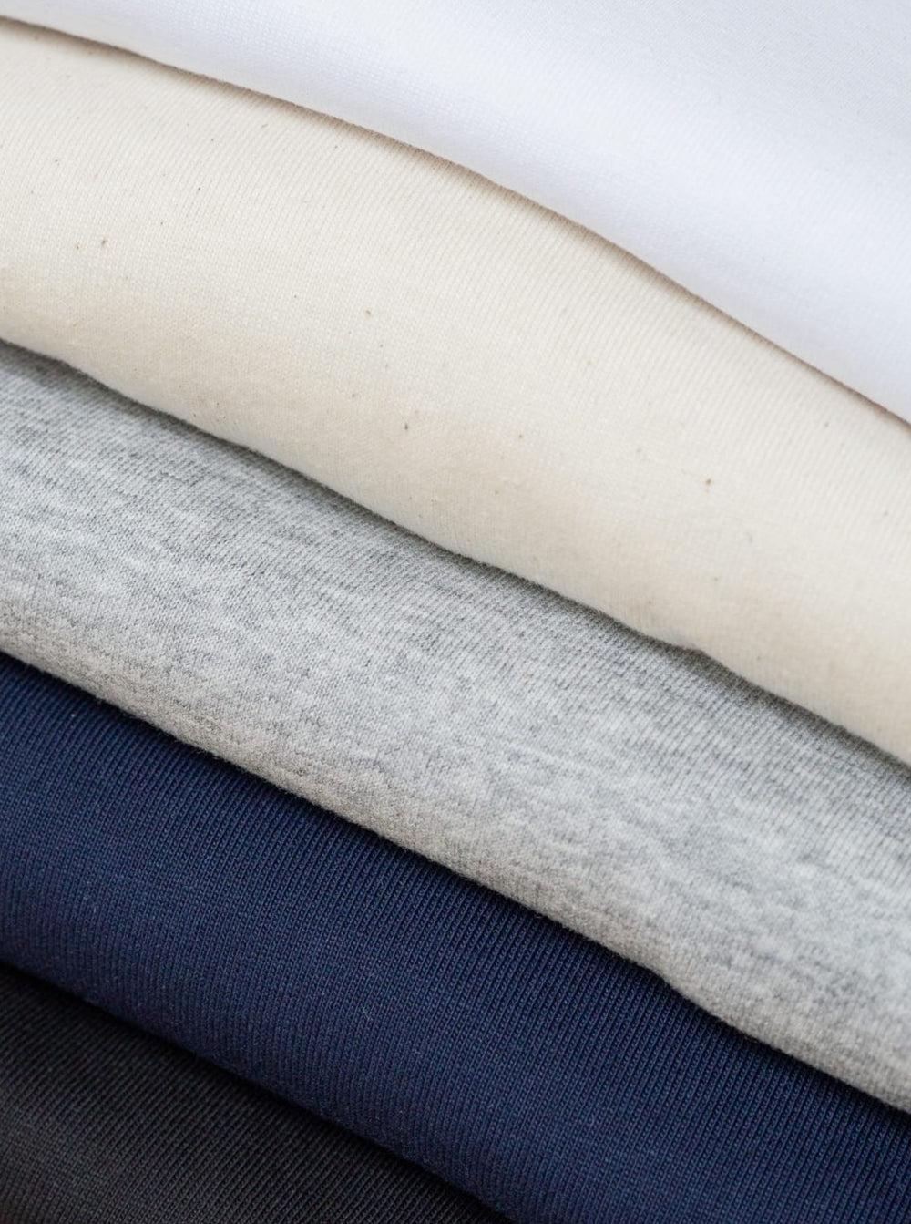 Pack an nachhaltigen Basic T-Shirt in verschiedenen Farben aus 100% Biobaumwolle von FUXBAU.